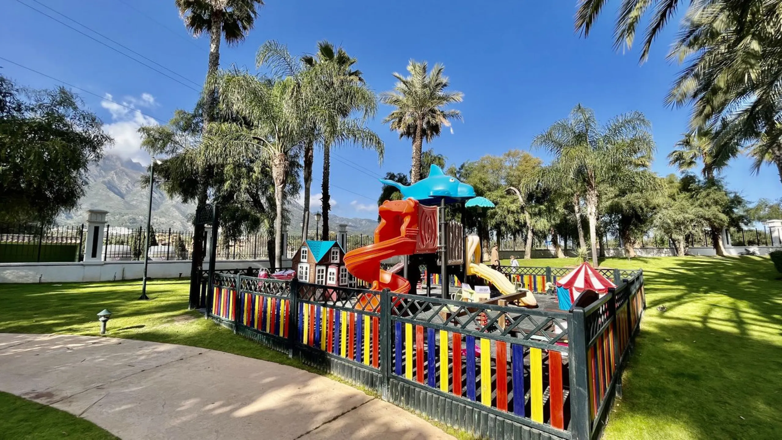 Apartment - Ground Floor Apartment в продаже в Marbella, Málaga. В доме 2 спален и 2 ванных комнат. Площадь дома 140 м²