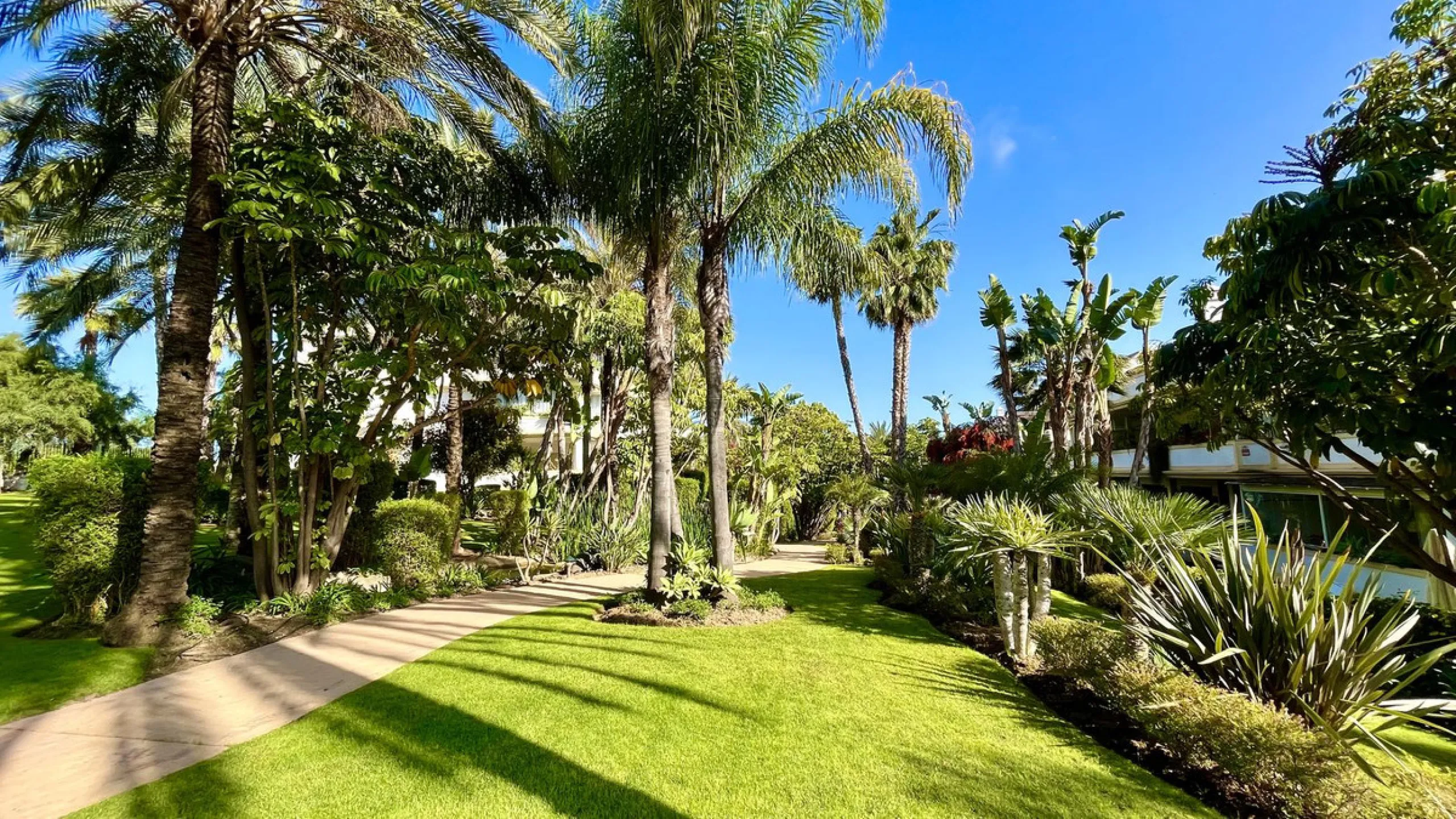 Apartment - Ground Floor Apartment в продаже в Marbella, Málaga. В доме 2 спален и 2 ванных комнат. Площадь дома 140 м²