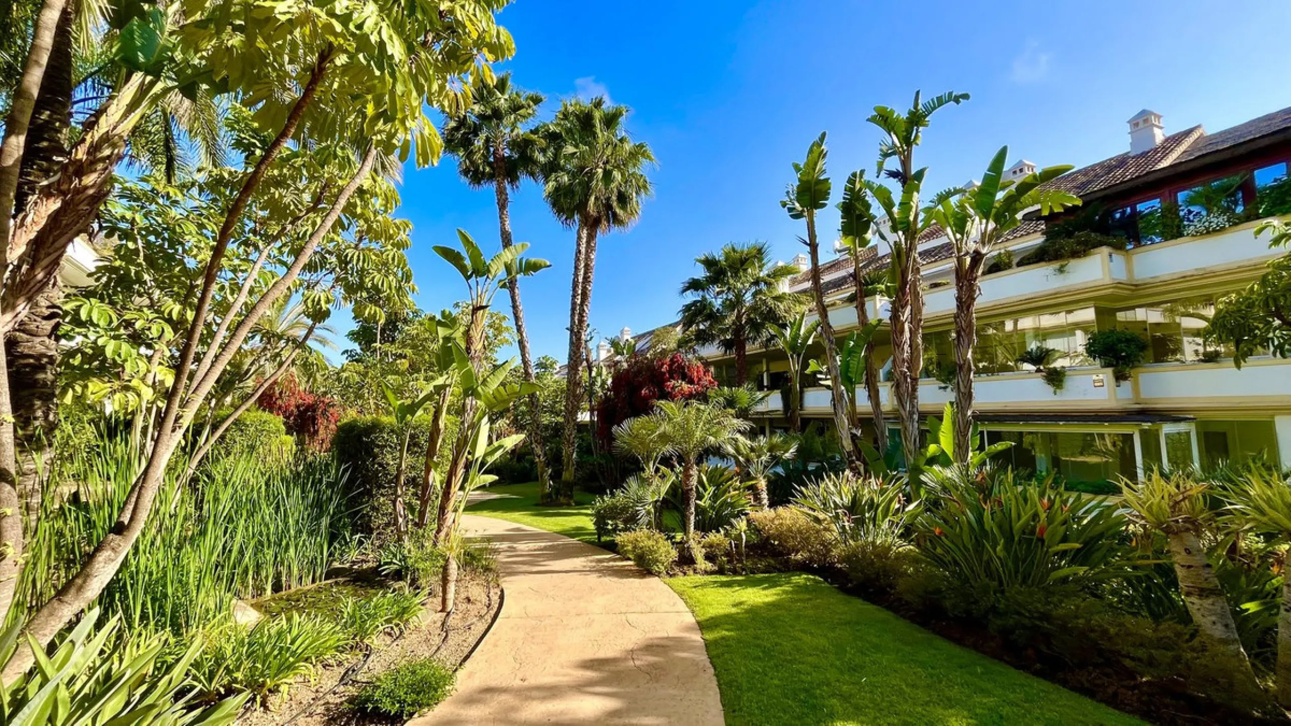 Apartment - Ground Floor Apartment в продаже в Marbella, Málaga. В доме 2 спален и 2 ванных комнат. Площадь дома 140 м²