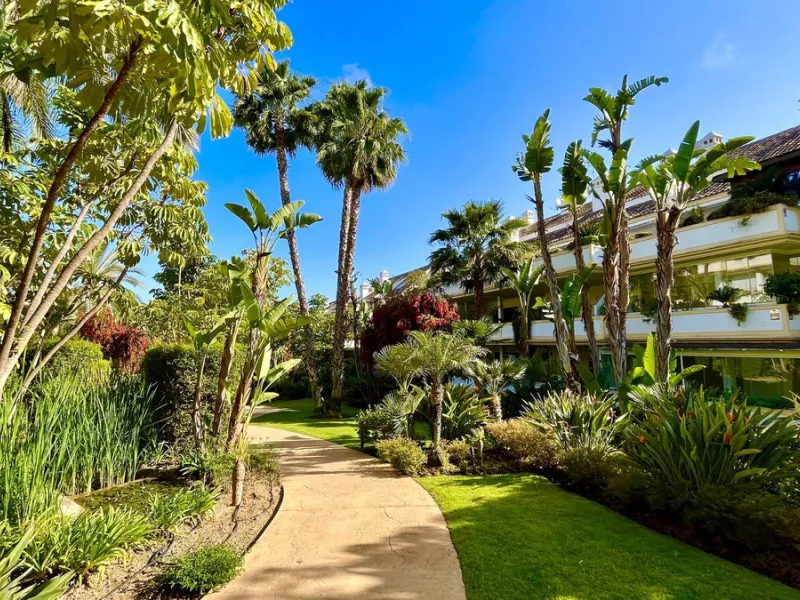 Apartment - Ground Floor Apartment в продаже в Marbella, Málaga. В доме 2 спален и 2 ванных комнат. Площадь дома 140 м²