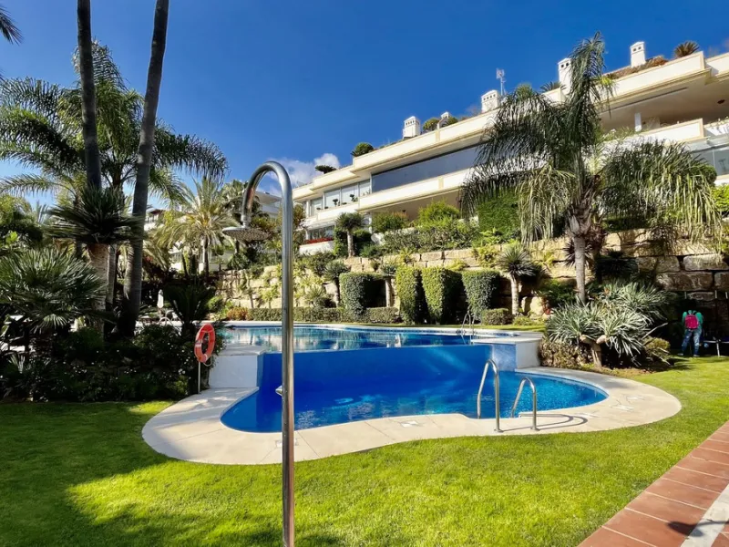 Apartment - Ground Floor Apartment в продаже в Marbella, Málaga. В доме 2 спален и 2 ванных комнат. Площадь дома 140 м²