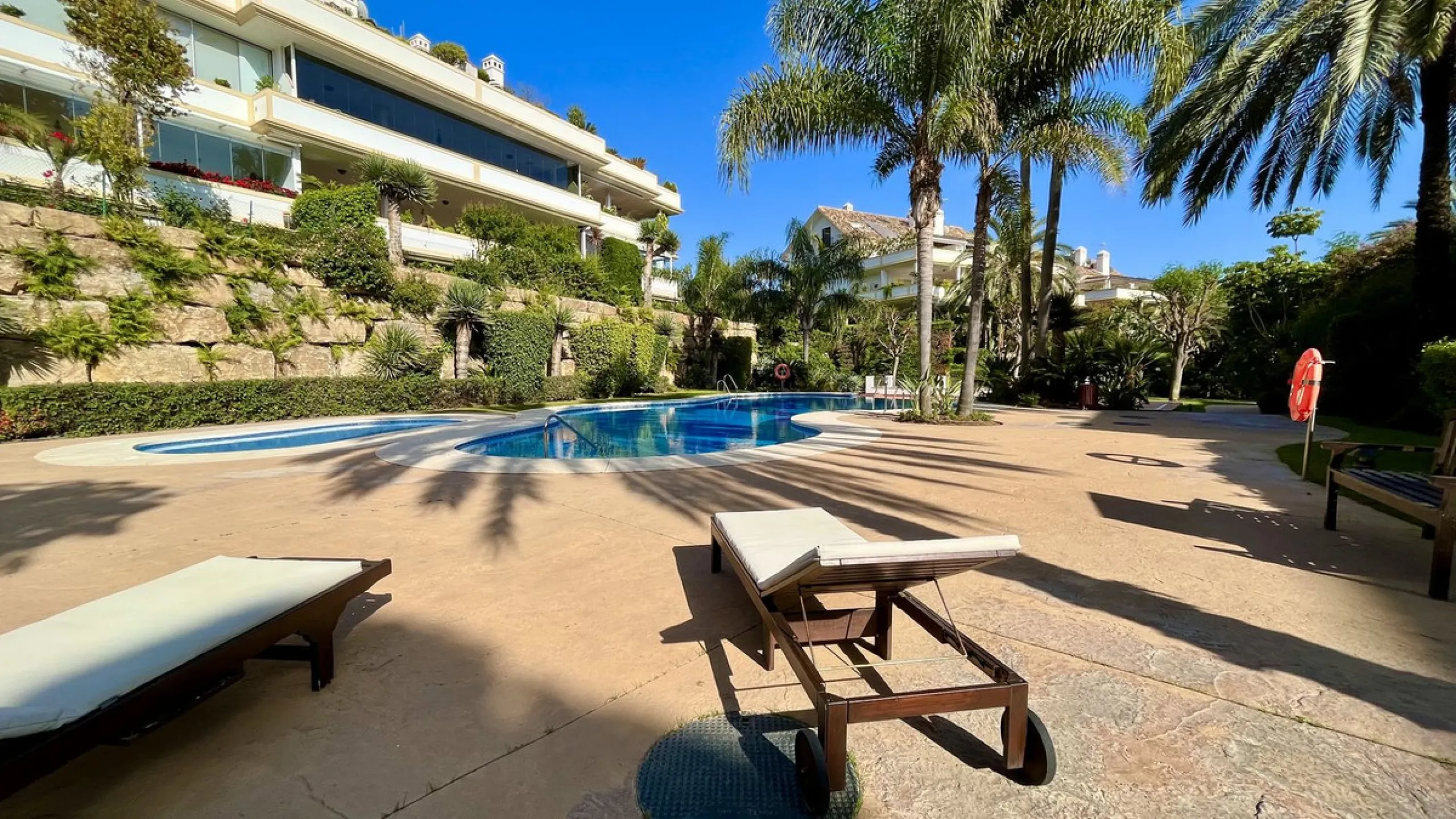 Apartment - Ground Floor Apartment в продаже в Marbella, Málaga. В доме 2 спален и 2 ванных комнат. Площадь дома 140 м²
