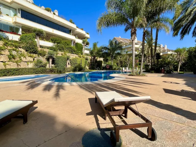 Apartment - Ground Floor Apartment в продаже в Marbella, Málaga. В доме 2 спален и 2 ванных комнат. Площадь дома 140 м²
