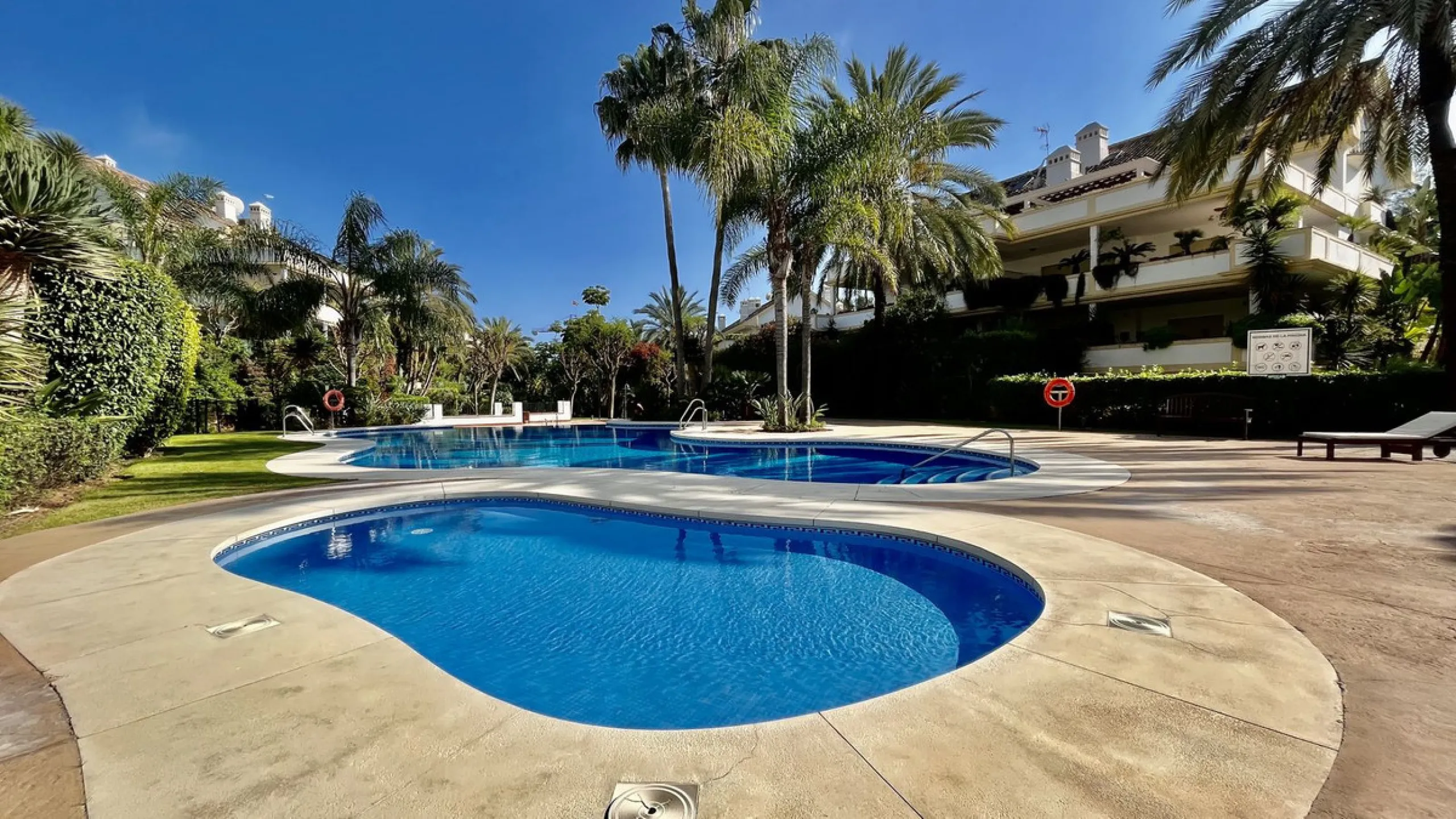 Apartment - Ground Floor Apartment в продаже в Marbella, Málaga. В доме 2 спален и 2 ванных комнат. Площадь дома 140 м²