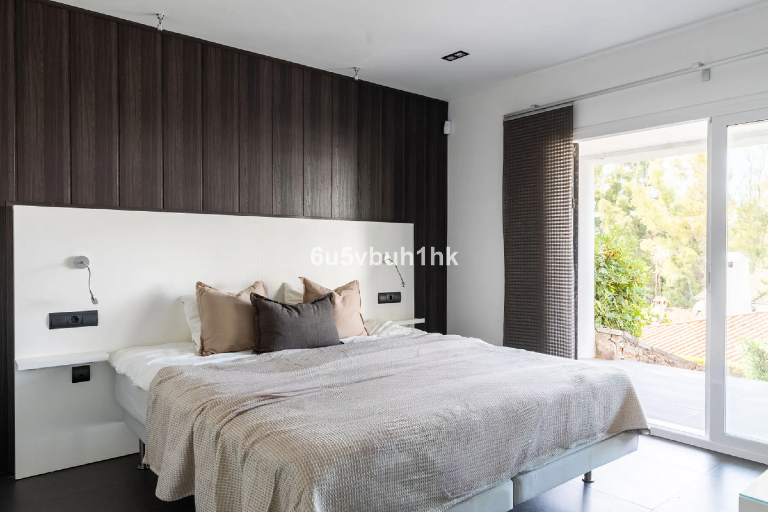 Discover this beautifully presented semi-detached home offering modern comfort and an ideal location in the lower part of Torreblanca.