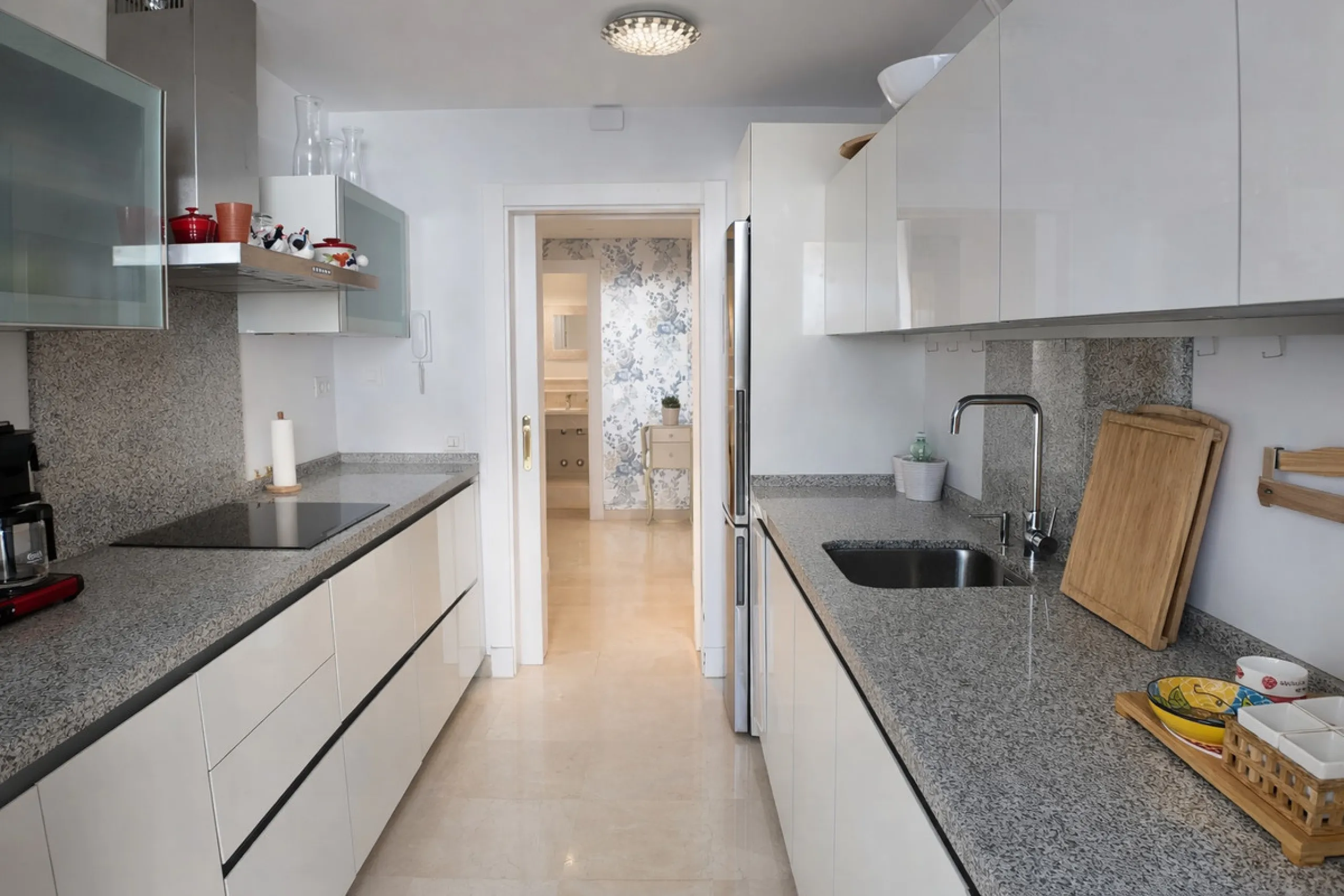 Apartment - Middle Floor Apartment в продаже в Marbella, Málaga. В доме 2 спален и 4 ванных комнат. Площадь дома 154 м²