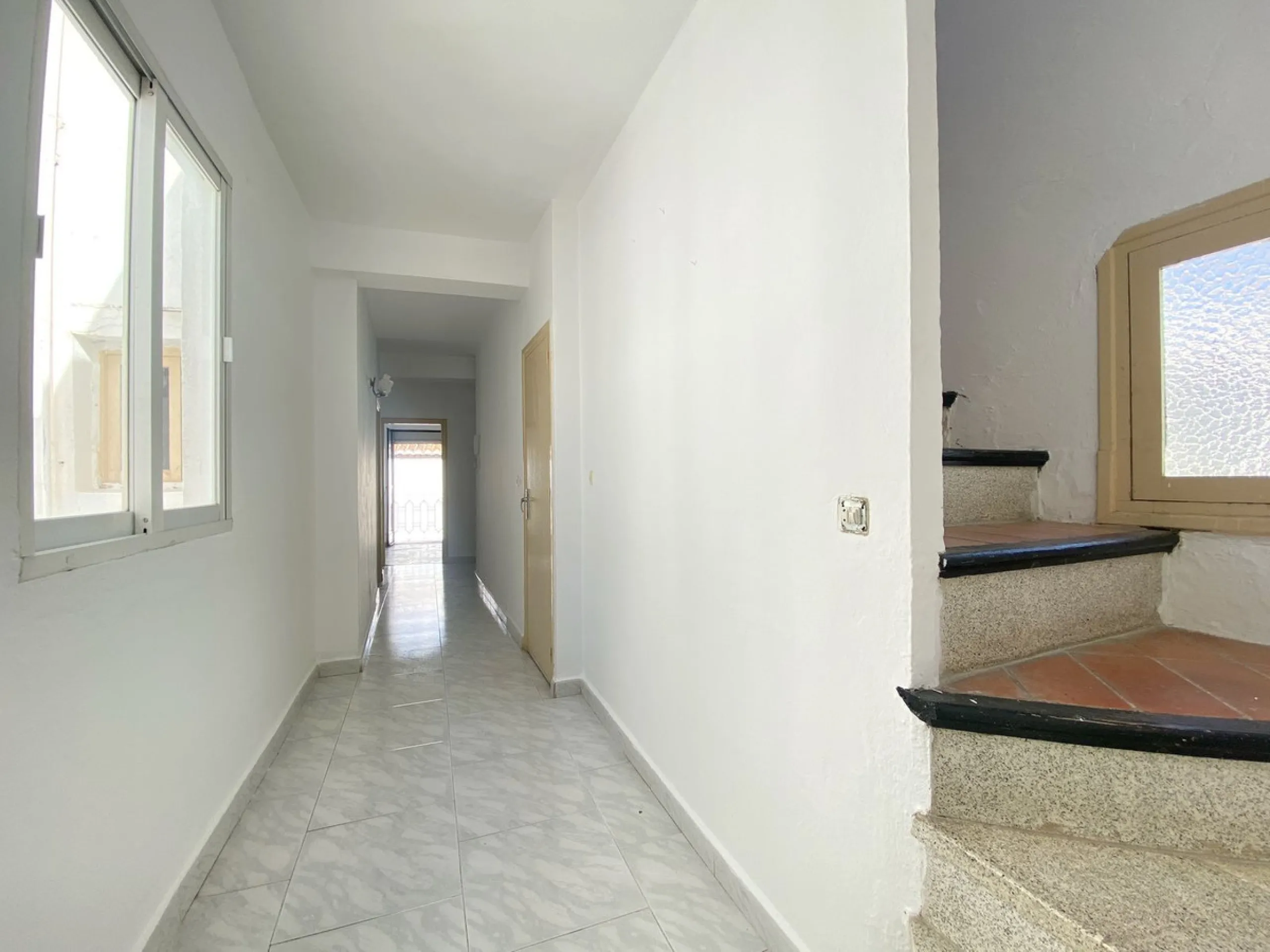 Town house with commercial space on the ground floor, located directly on the main street of the old town, surrounded by the best restaurants and boutique hotels in the area.