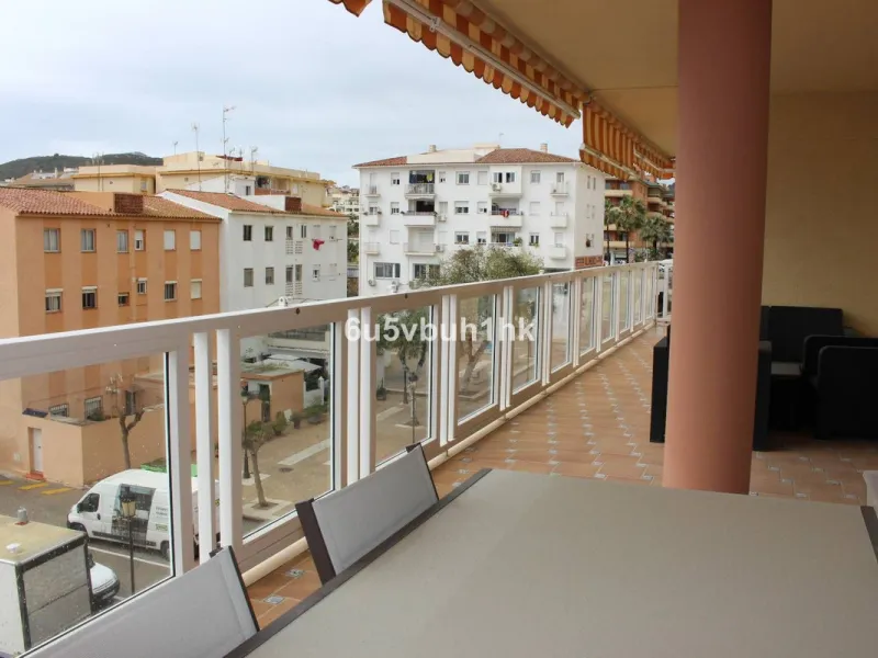 Apartment - Middle Floor Apartment в продаже в Manilva, Málaga. В доме 3 спален и 4 ванных комнат. Площадь дома 244 м²