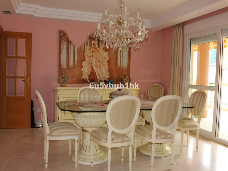 Apartment - Middle Floor Apartment в продаже в Manilva, Málaga. В доме 3 спален и 4 ванных комнат. Площадь дома 244 м²