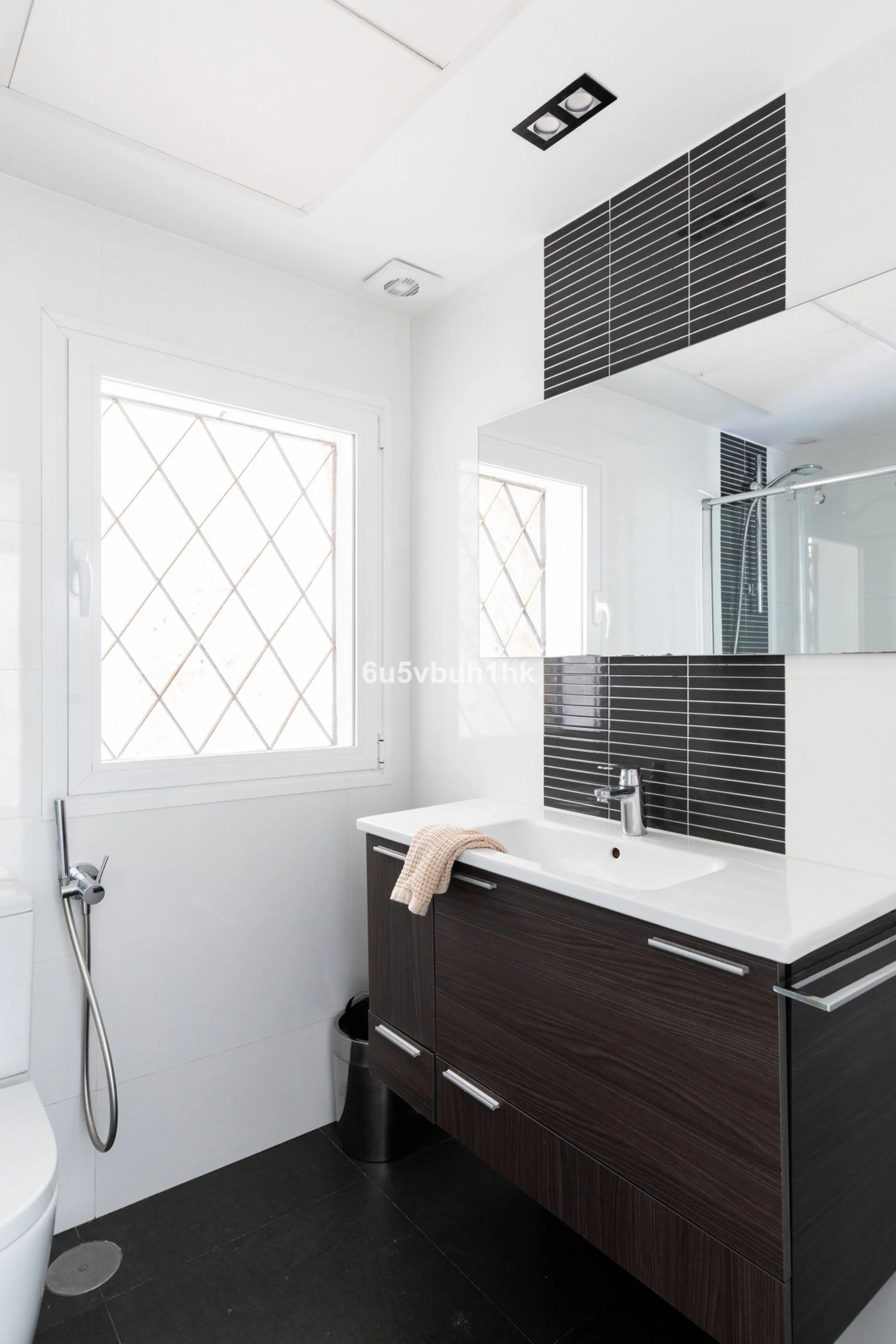 Discover this beautifully presented semi-detached home offering modern comfort and an ideal location in the lower part of Torreblanca.