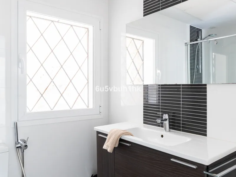 Discover this beautifully presented semi-detached home offering modern comfort and an ideal location in the lower part of Torreblanca.