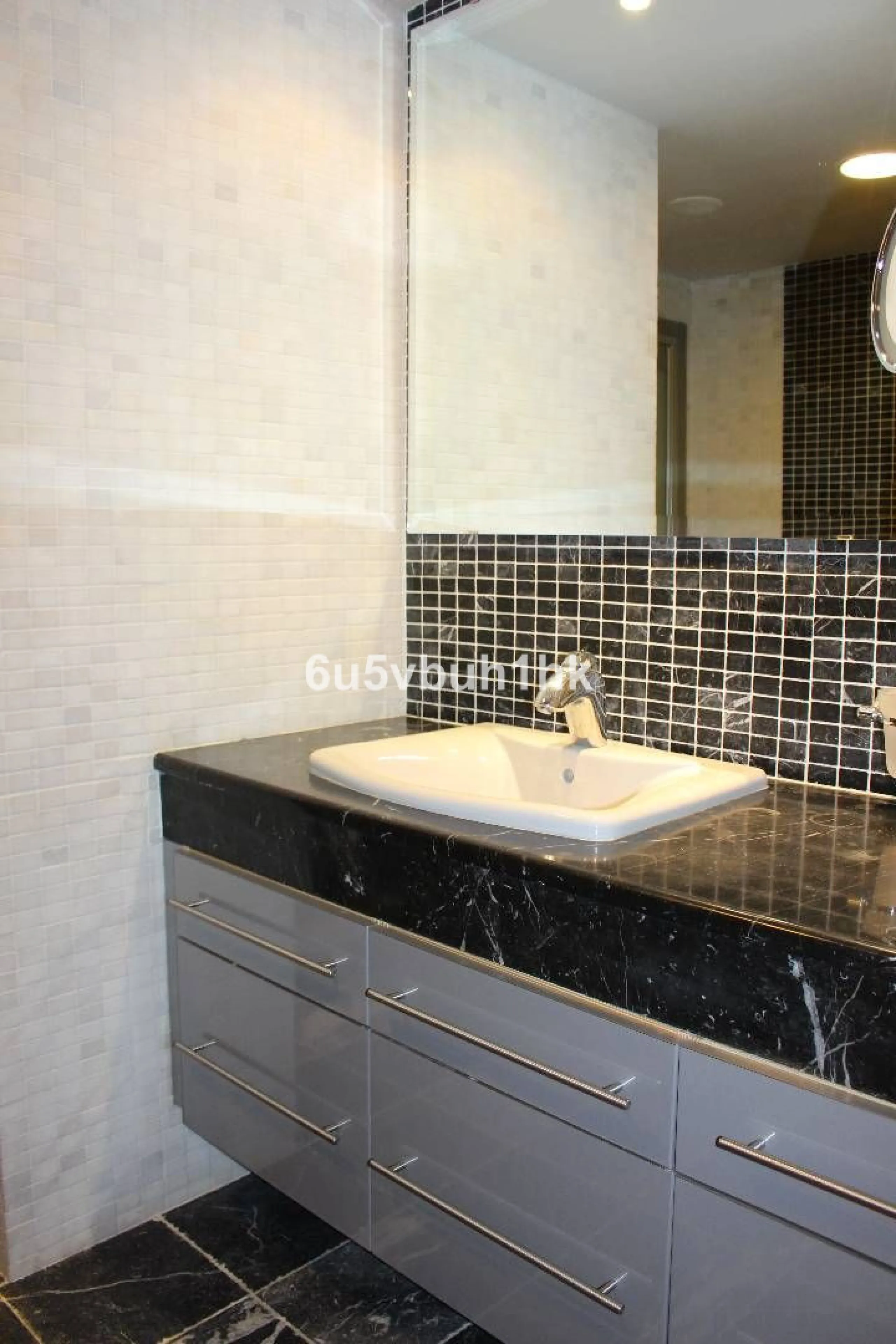 Apartment - Middle Floor Apartment в продаже в Manilva, Málaga. В доме 3 спален и 4 ванных комнат. Площадь дома 244 м²