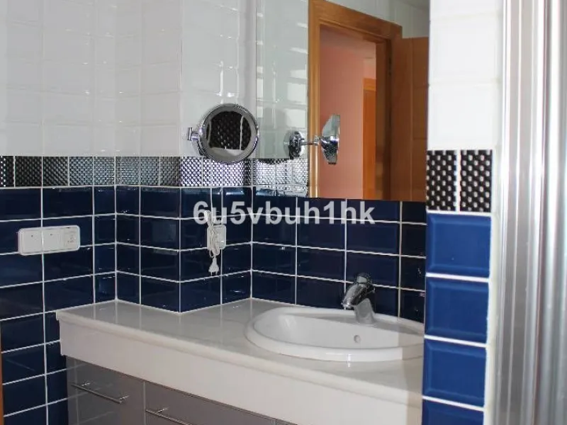 Apartment - Middle Floor Apartment в продаже в Manilva, Málaga. В доме 3 спален и 4 ванных комнат. Площадь дома 244 м²