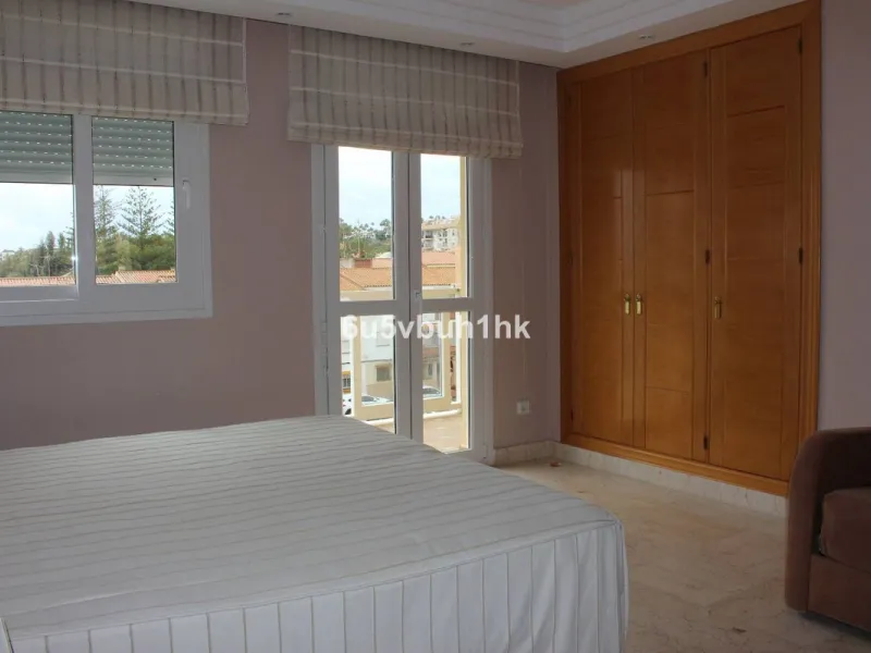 Apartment - Middle Floor Apartment в продаже в Manilva, Málaga. В доме 3 спален и 4 ванных комнат. Площадь дома 244 м²