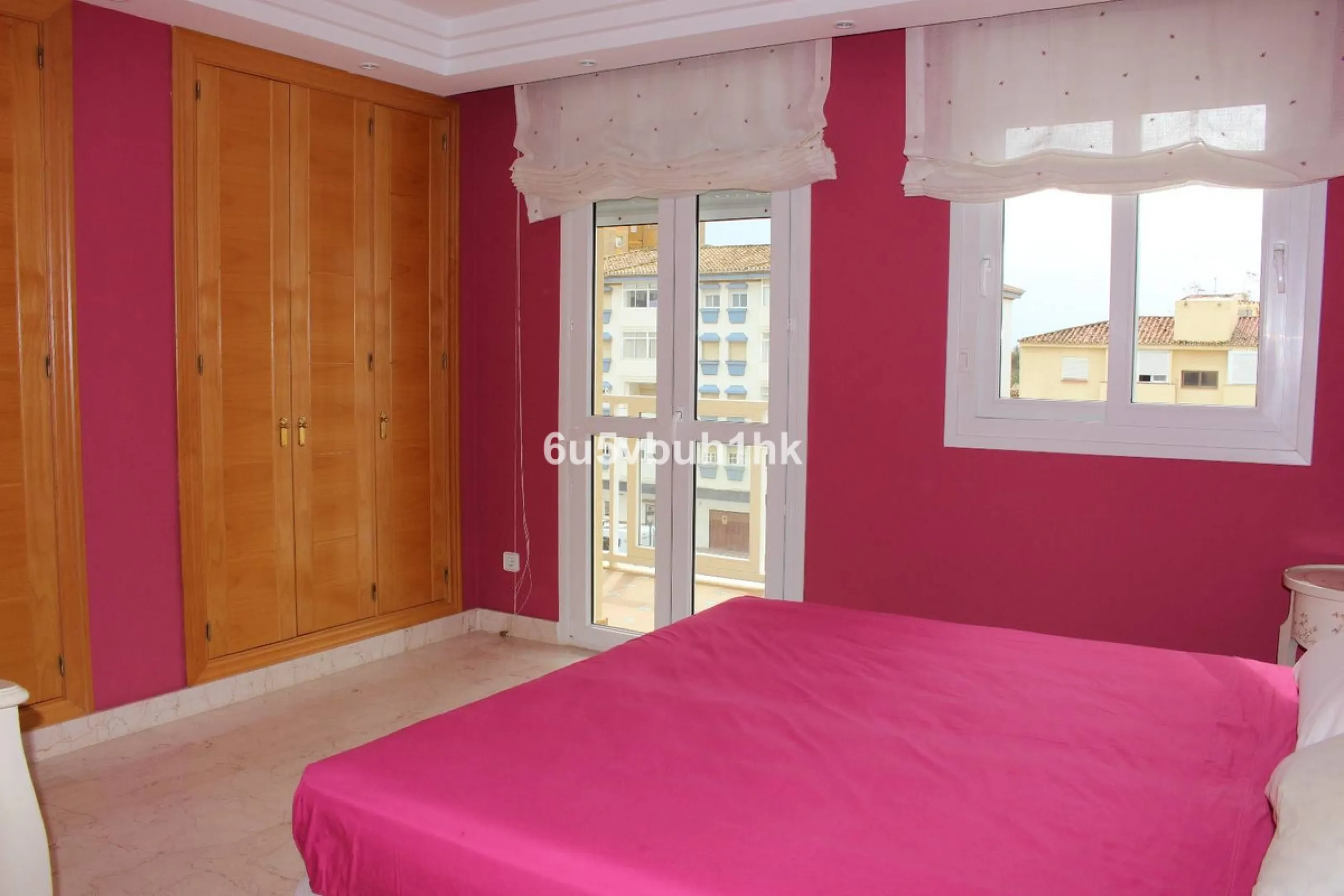 Apartment - Middle Floor Apartment в продаже в Manilva, Málaga. В доме 3 спален и 4 ванных комнат. Площадь дома 244 м²