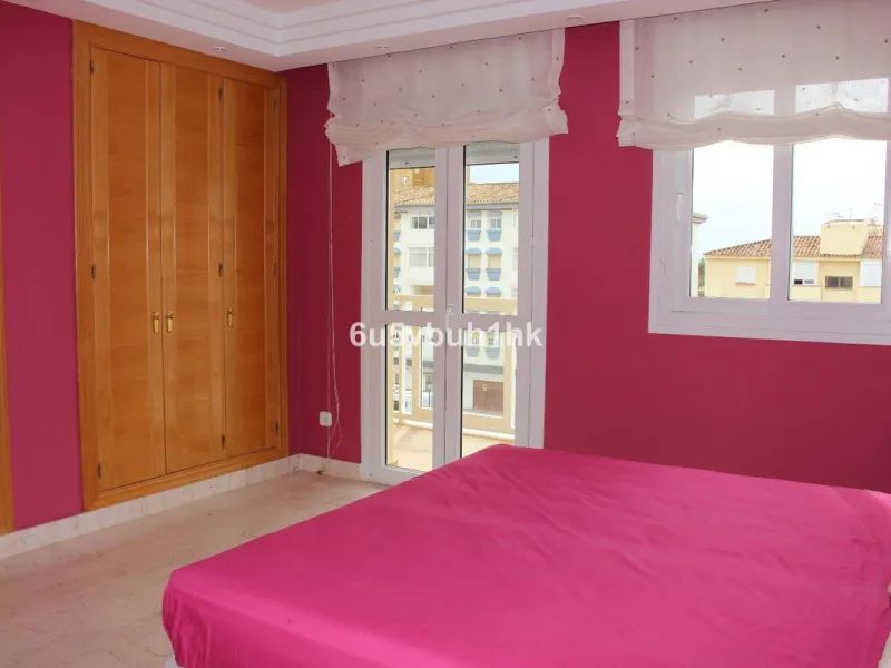 Apartment - Middle Floor Apartment в продаже в Manilva, Málaga. В доме 3 спален и 4 ванных комнат. Площадь дома 244 м²