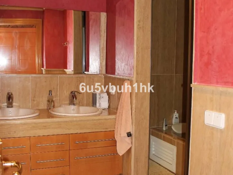 Apartment - Middle Floor Apartment в продаже в Manilva, Málaga. В доме 3 спален и 4 ванных комнат. Площадь дома 244 м²
