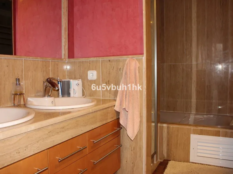 Apartment - Middle Floor Apartment в продаже в Manilva, Málaga. В доме 3 спален и 4 ванных комнат. Площадь дома 244 м²