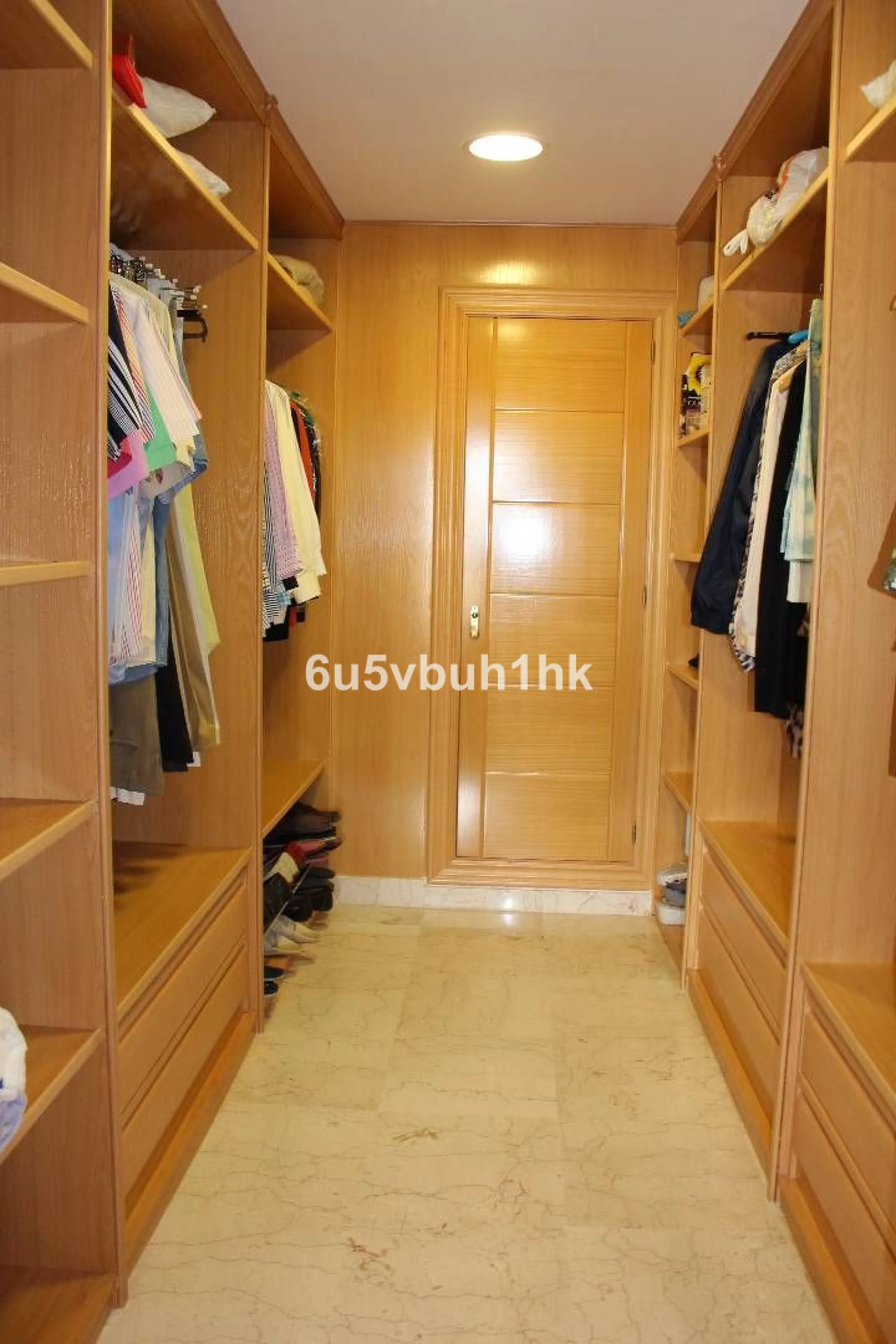 Apartment - Middle Floor Apartment в продаже в Manilva, Málaga. В доме 3 спален и 4 ванных комнат. Площадь дома 244 м²