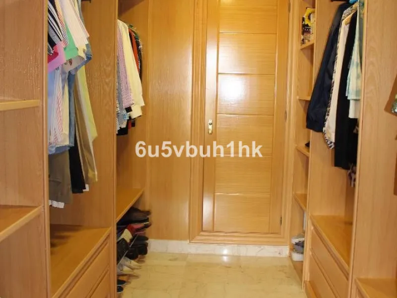 Apartment - Middle Floor Apartment в продаже в Manilva, Málaga. В доме 3 спален и 4 ванных комнат. Площадь дома 244 м²