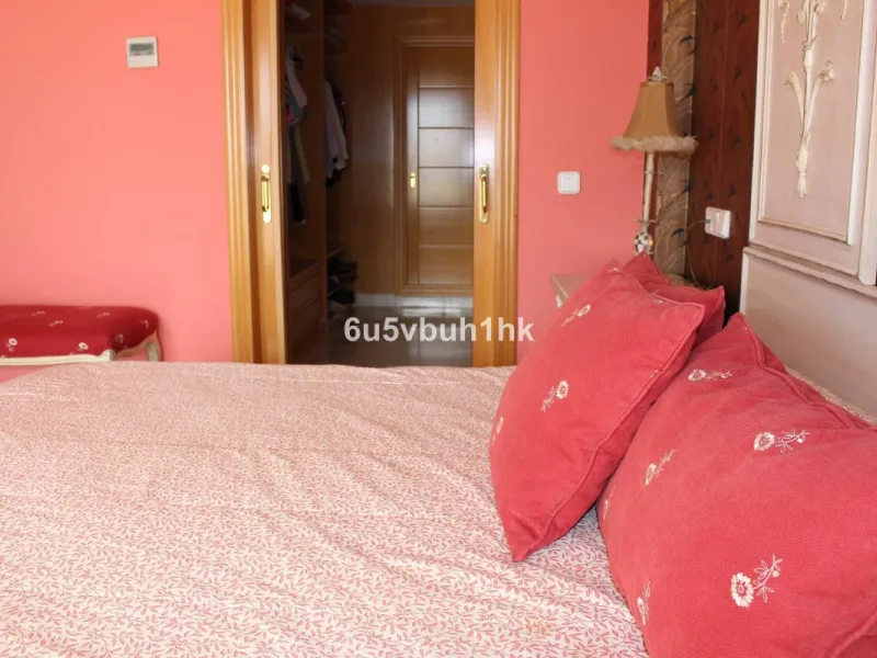 Apartment - Middle Floor Apartment в продаже в Manilva, Málaga. В доме 3 спален и 4 ванных комнат. Площадь дома 244 м²