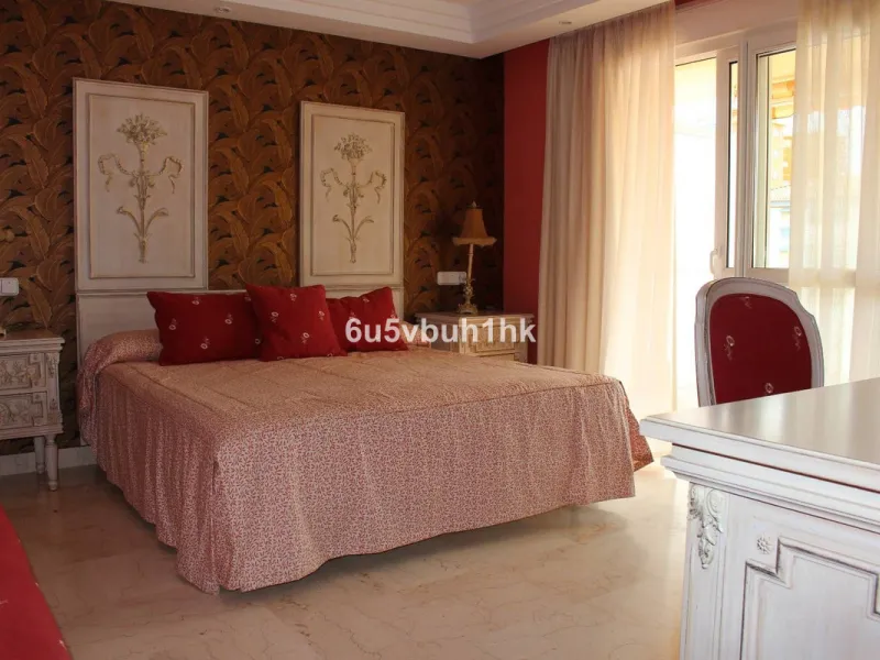 Apartment - Middle Floor Apartment в продаже в Manilva, Málaga. В доме 3 спален и 4 ванных комнат. Площадь дома 244 м²