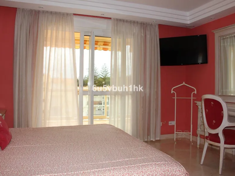 Apartment - Middle Floor Apartment в продаже в Manilva, Málaga. В доме 3 спален и 4 ванных комнат. Площадь дома 244 м²
