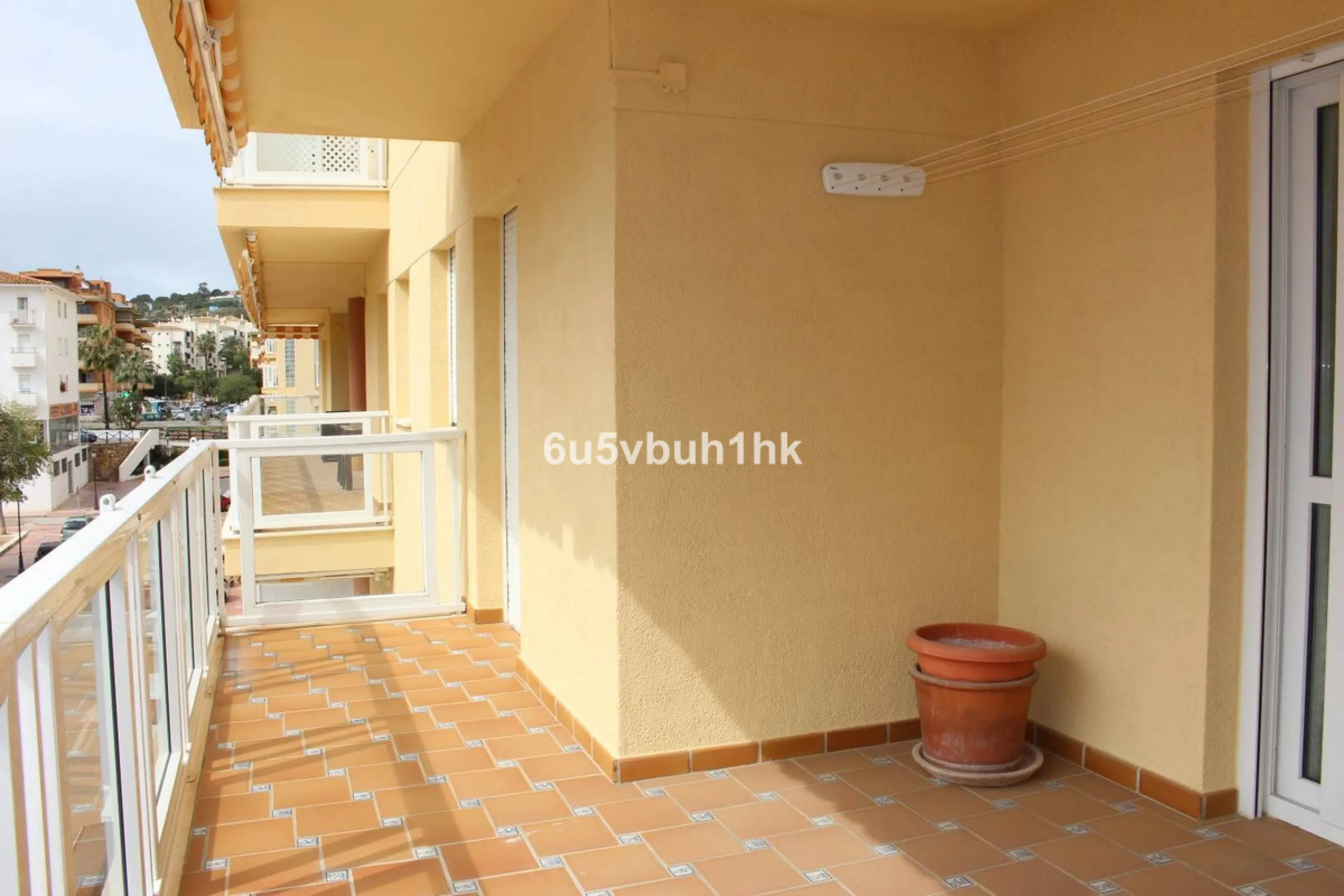 Apartment - Middle Floor Apartment в продаже в Manilva, Málaga. В доме 3 спален и 4 ванных комнат. Площадь дома 244 м²