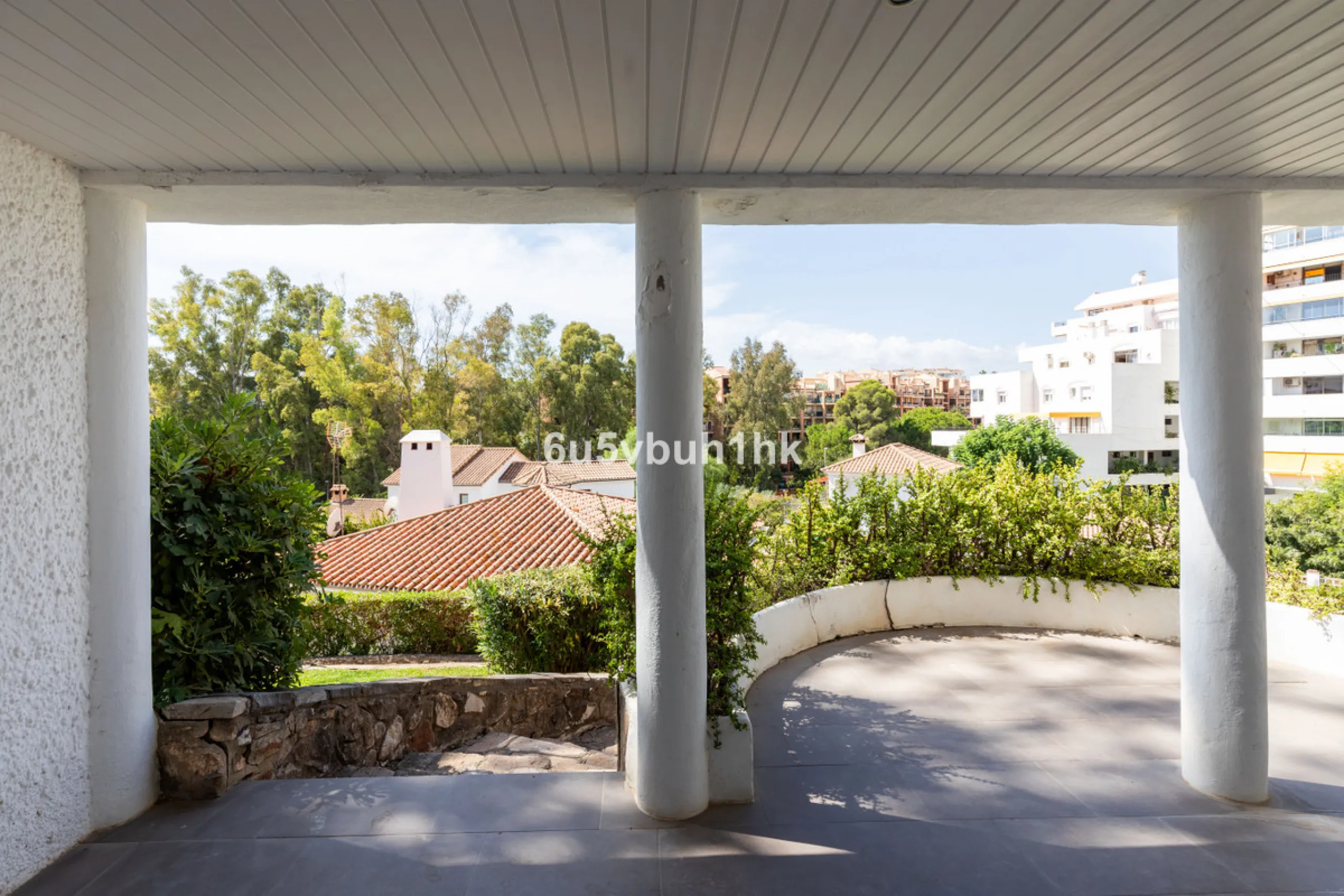 Discover this beautifully presented semi-detached home offering modern comfort and an ideal location in the lower part of Torreblanca.