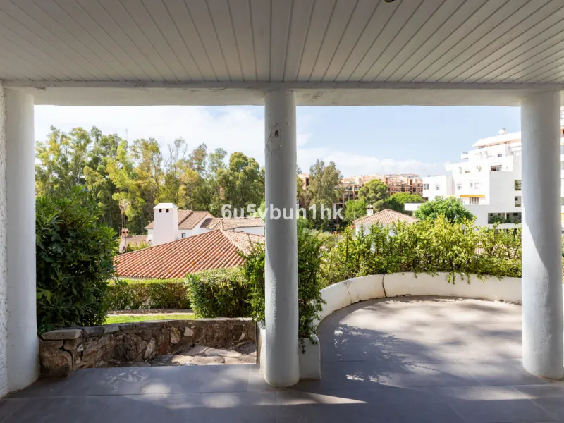 Discover this beautifully presented semi-detached home offering modern comfort and an ideal location in the lower part of Torreblanca.