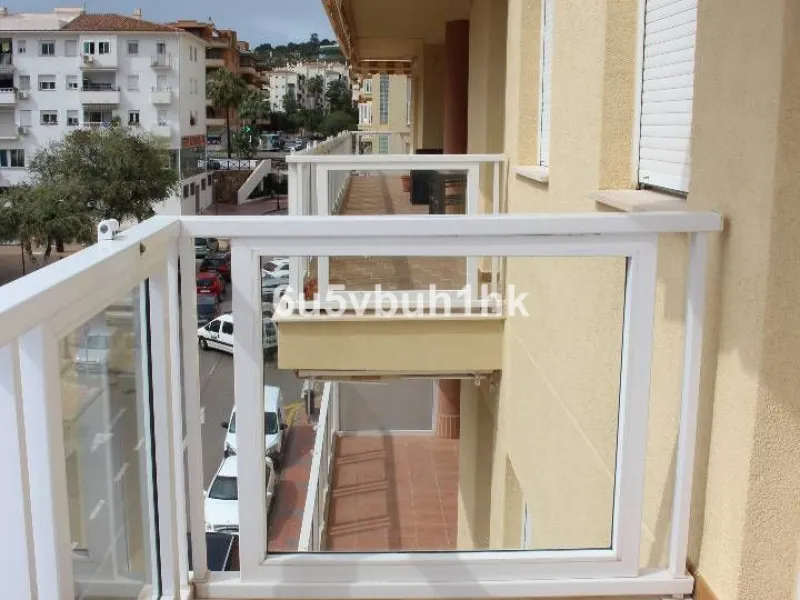 Apartment - Middle Floor Apartment в продаже в Manilva, Málaga. В доме 3 спален и 4 ванных комнат. Площадь дома 244 м²