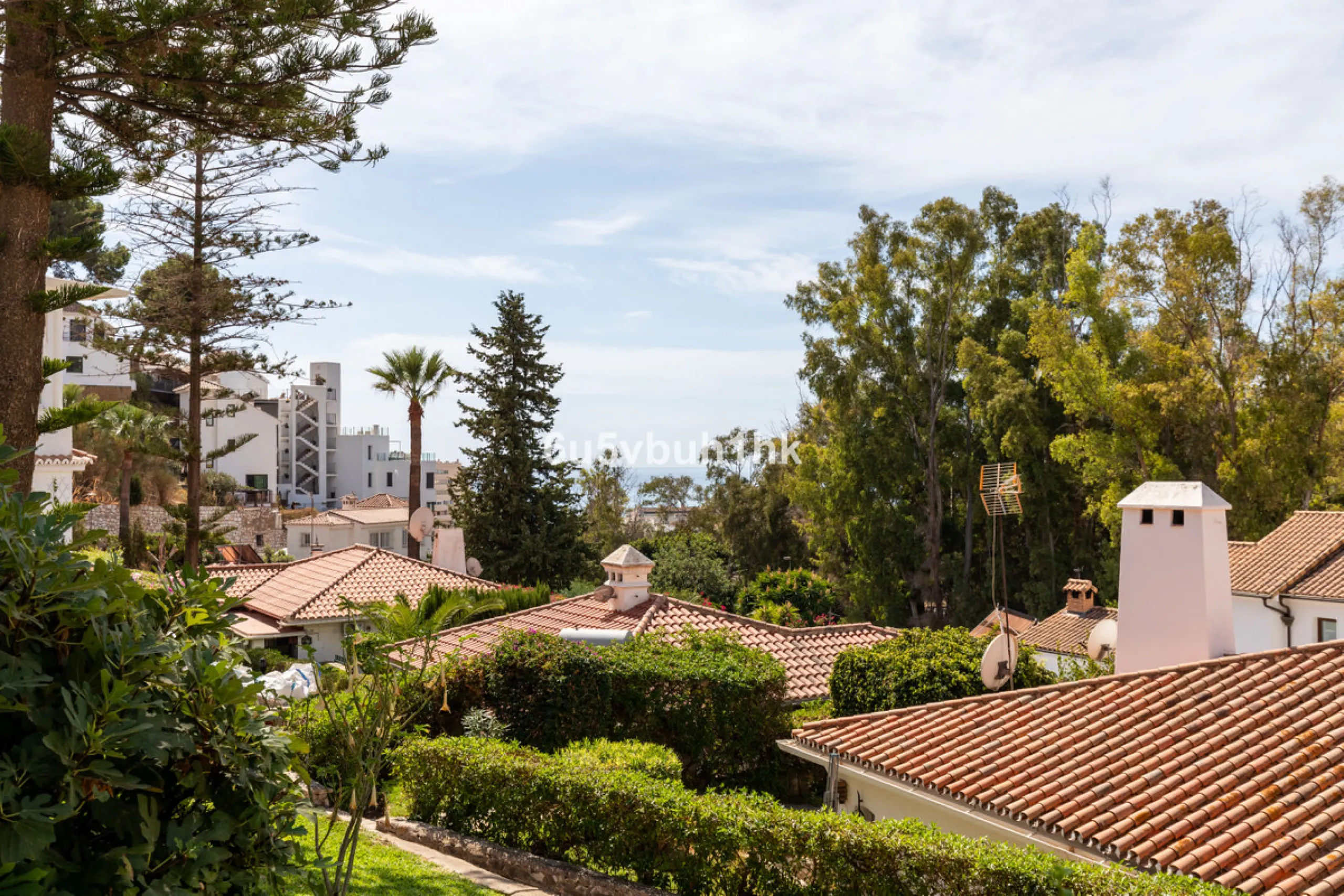 Discover this beautifully presented semi-detached home offering modern comfort and an ideal location in the lower part of Torreblanca.