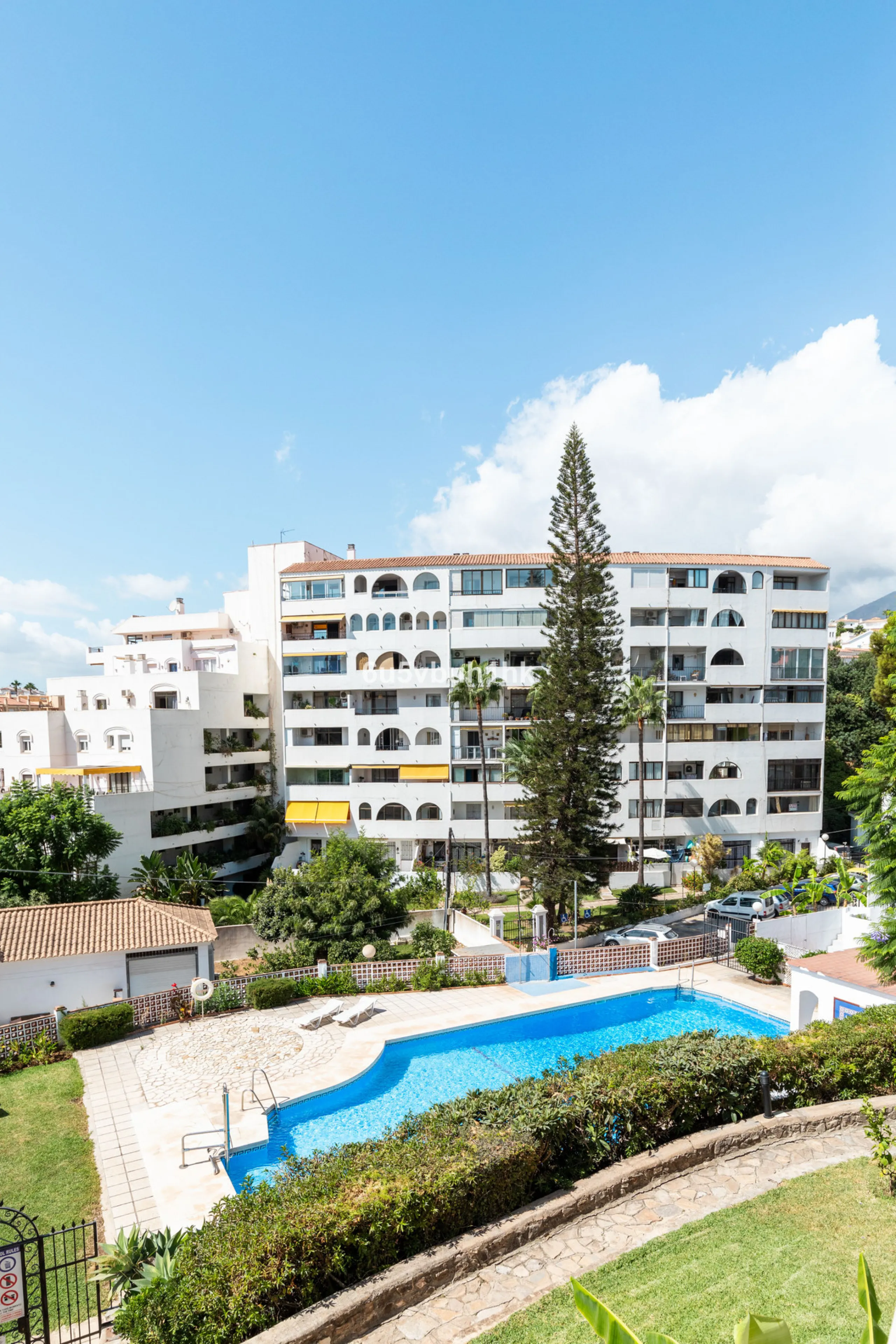 Discover this beautifully presented semi-detached home offering modern comfort and an ideal location in the lower part of Torreblanca.