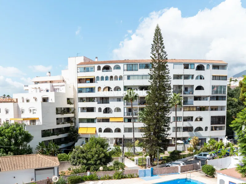 Discover this beautifully presented semi-detached home offering modern comfort and an ideal location in the lower part of Torreblanca.