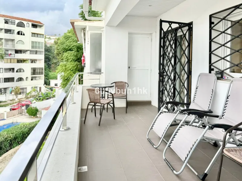 Discover this beautifully presented semi-detached home offering modern comfort and an ideal location in the lower part of Torreblanca.