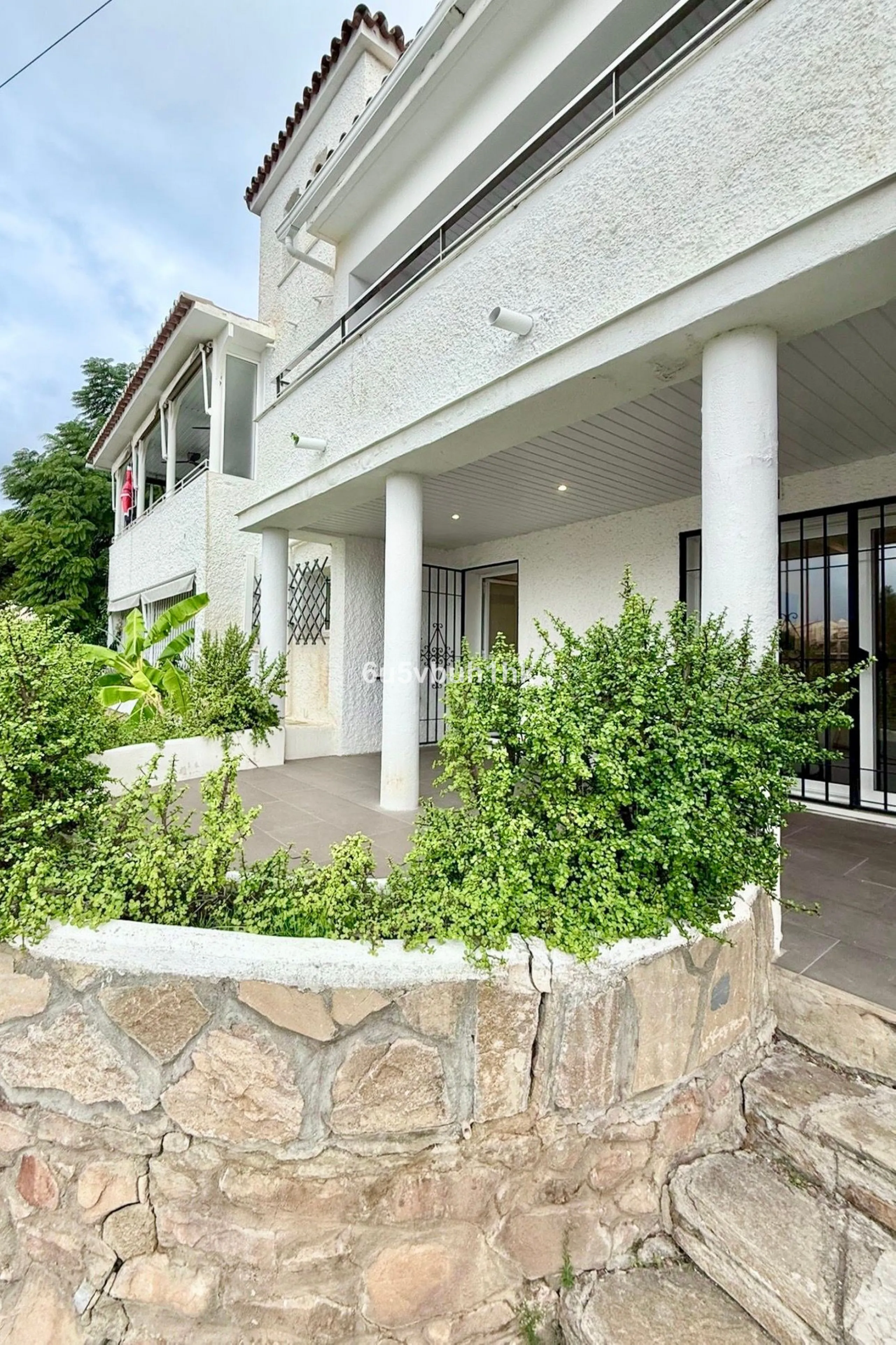 Discover this beautifully presented semi-detached home offering modern comfort and an ideal location in the lower part of Torreblanca.