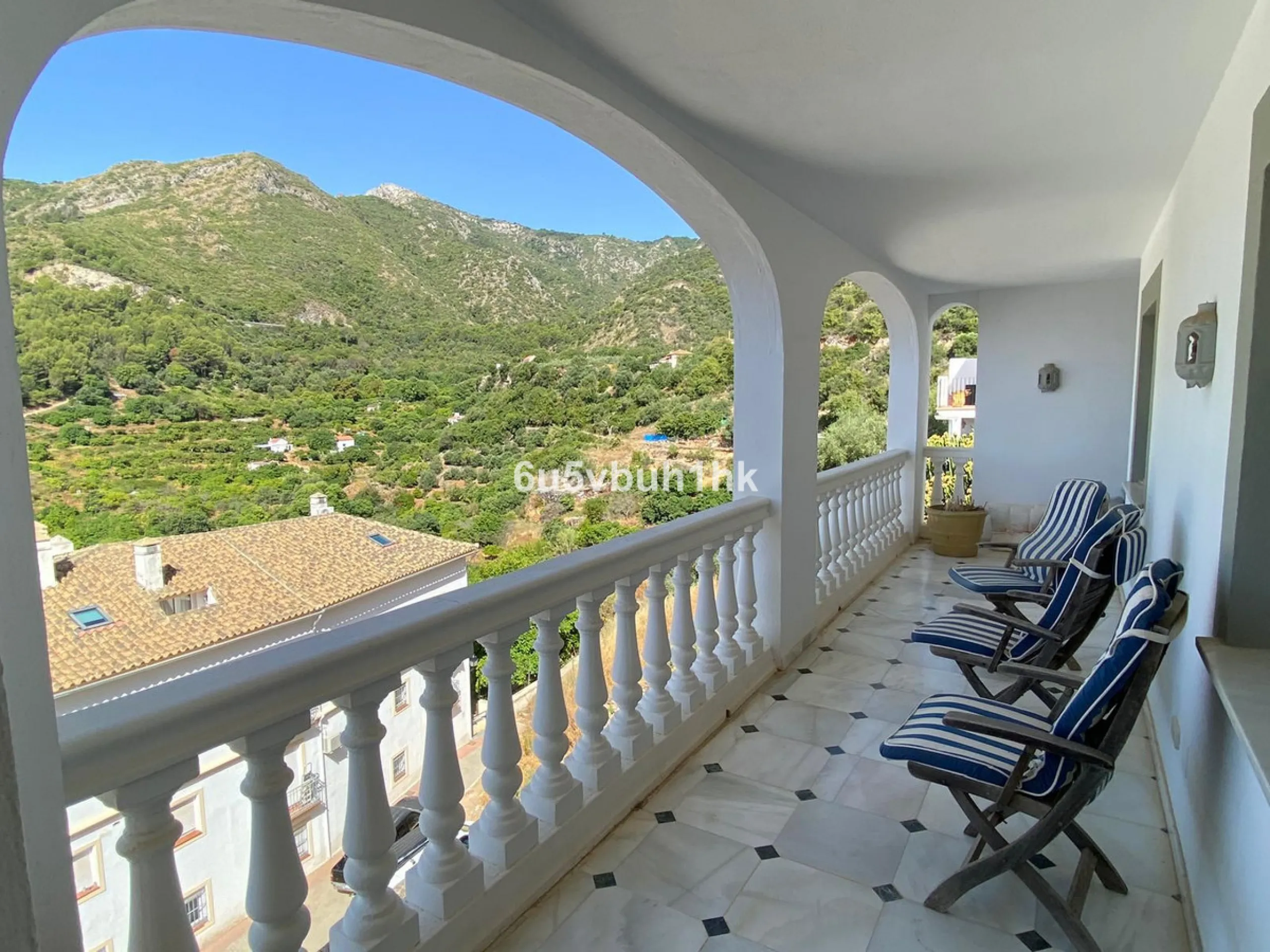 Detached single-family home located in Ojén, distributed over three floors and designed for comfortable and versatile living.