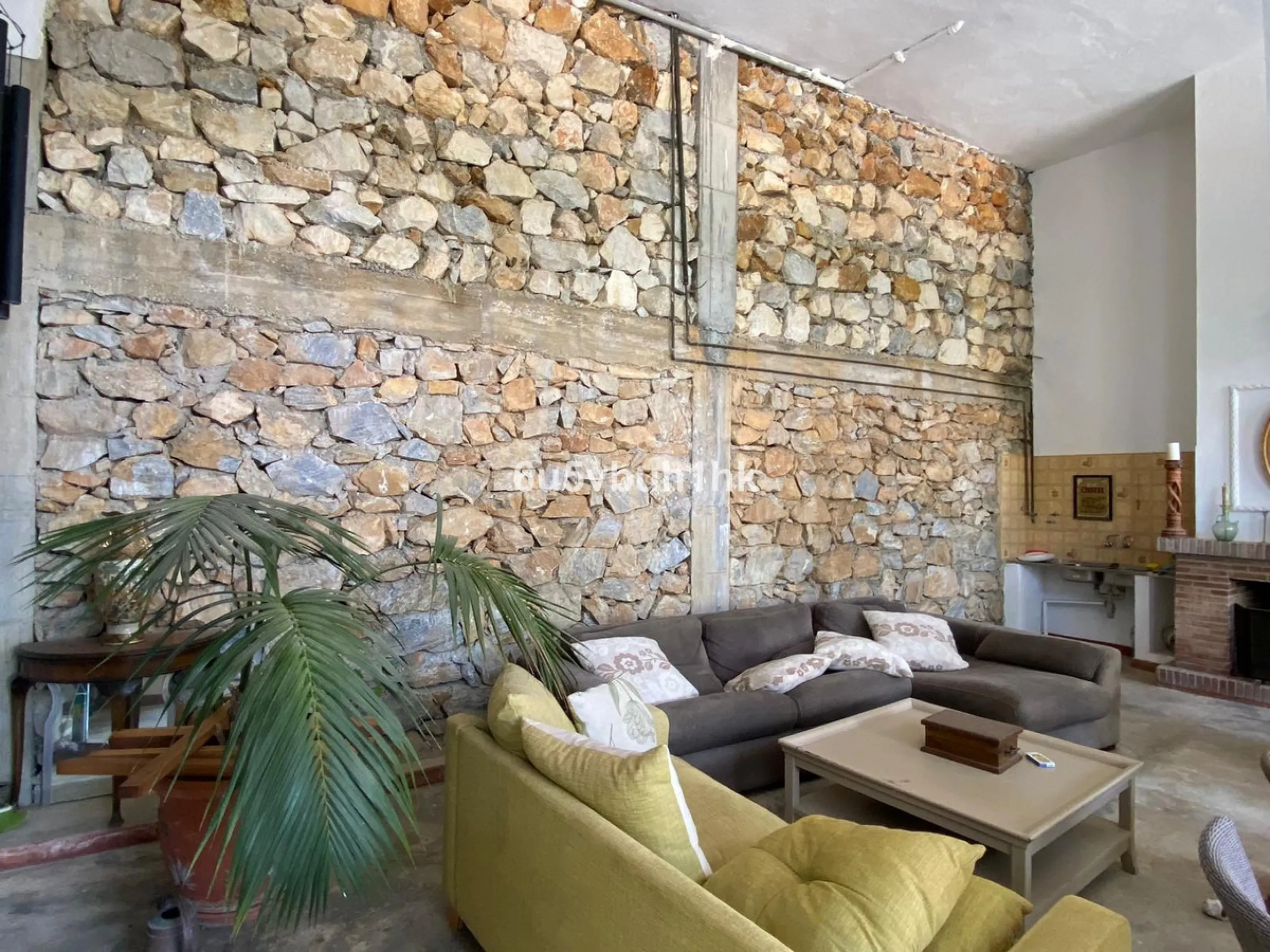 Detached single-family home located in Ojén, distributed over three floors and designed for comfortable and versatile living.