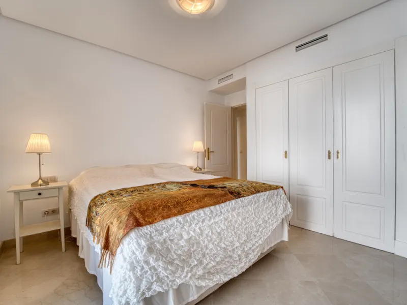 Apartment - Middle Floor Apartment в продаже в Marbella, Málaga. В доме 2 спален и 4 ванных комнат. Площадь дома 154 м²