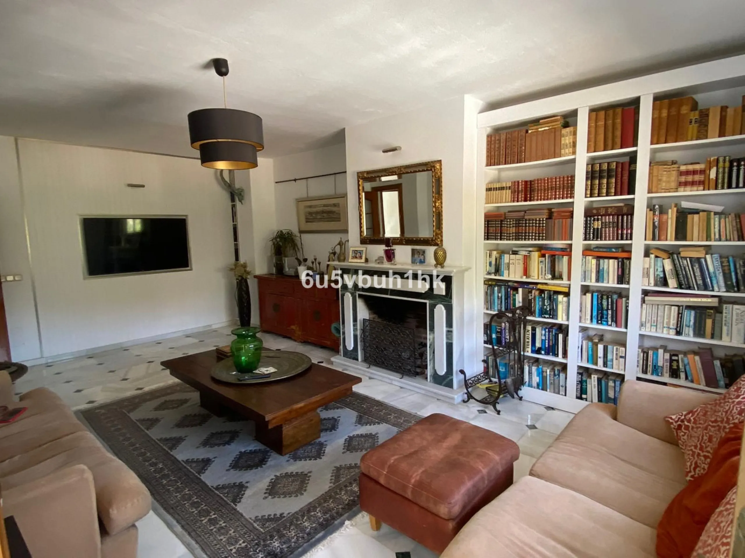 Detached single-family home located in Ojén, distributed over three floors and designed for comfortable and versatile living.