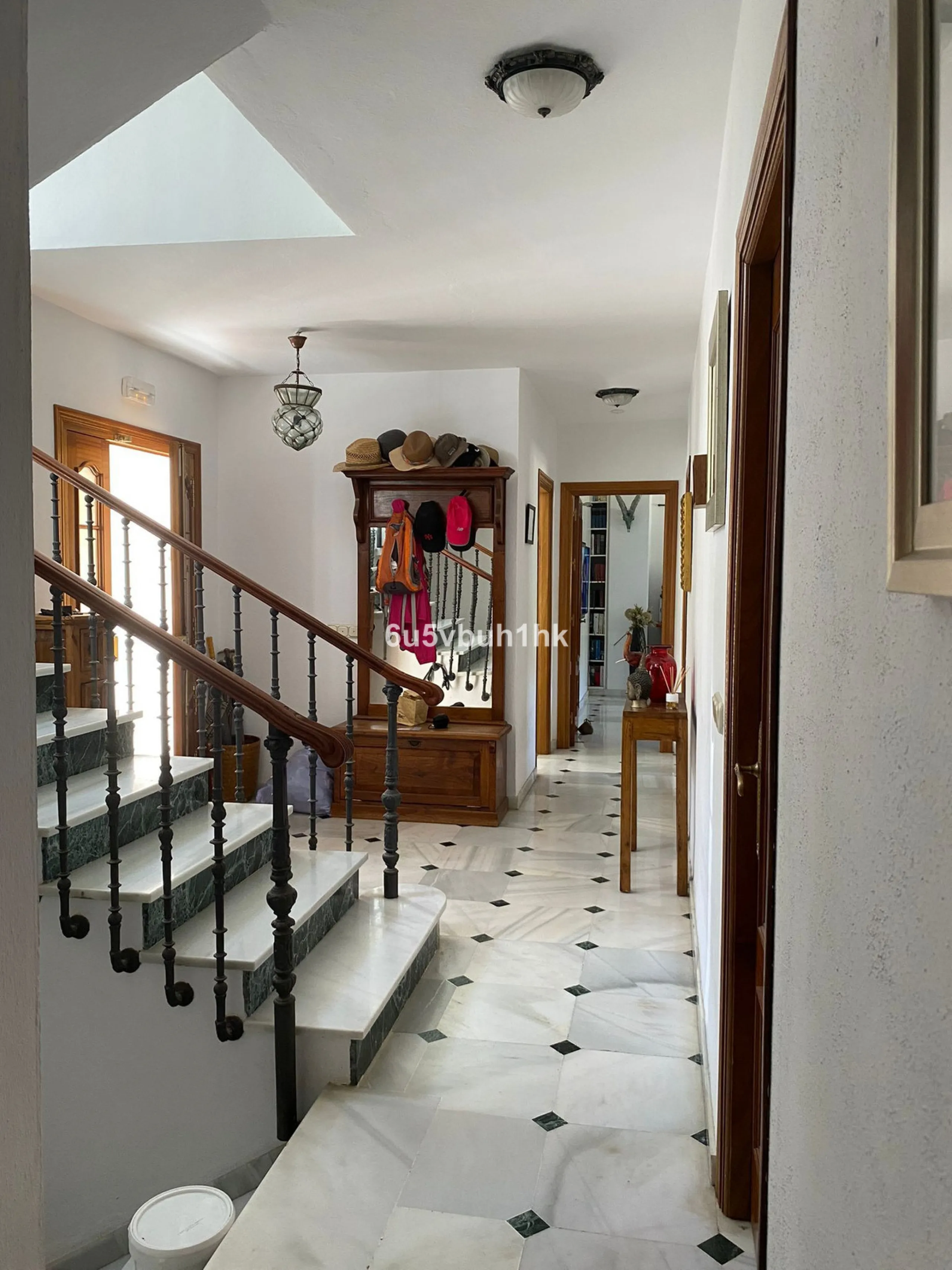 Detached single-family home located in Ojén, distributed over three floors and designed for comfortable and versatile living.