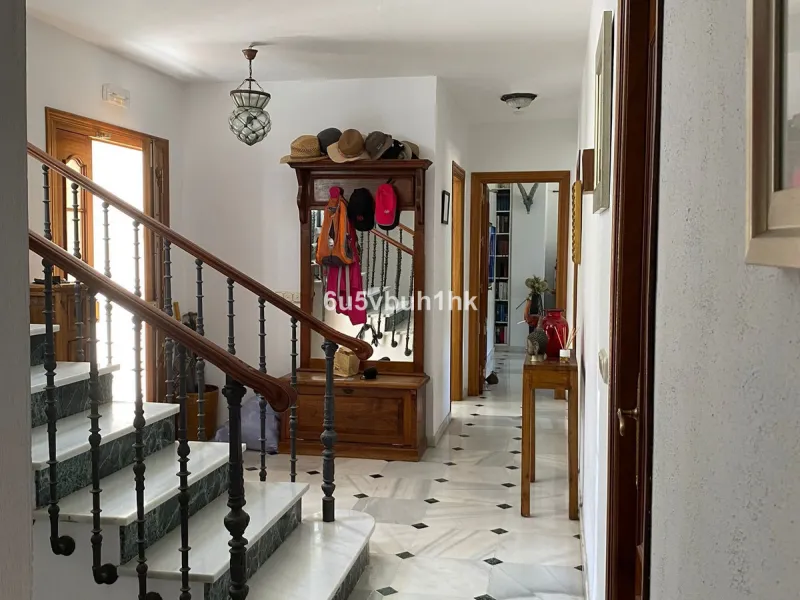 Detached single-family home located in Ojén, distributed over three floors and designed for comfortable and versatile living.