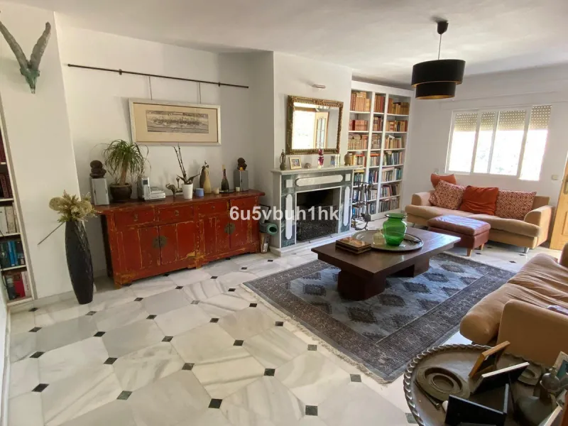 Detached single-family home located in Ojén, distributed over three floors and designed for comfortable and versatile living.