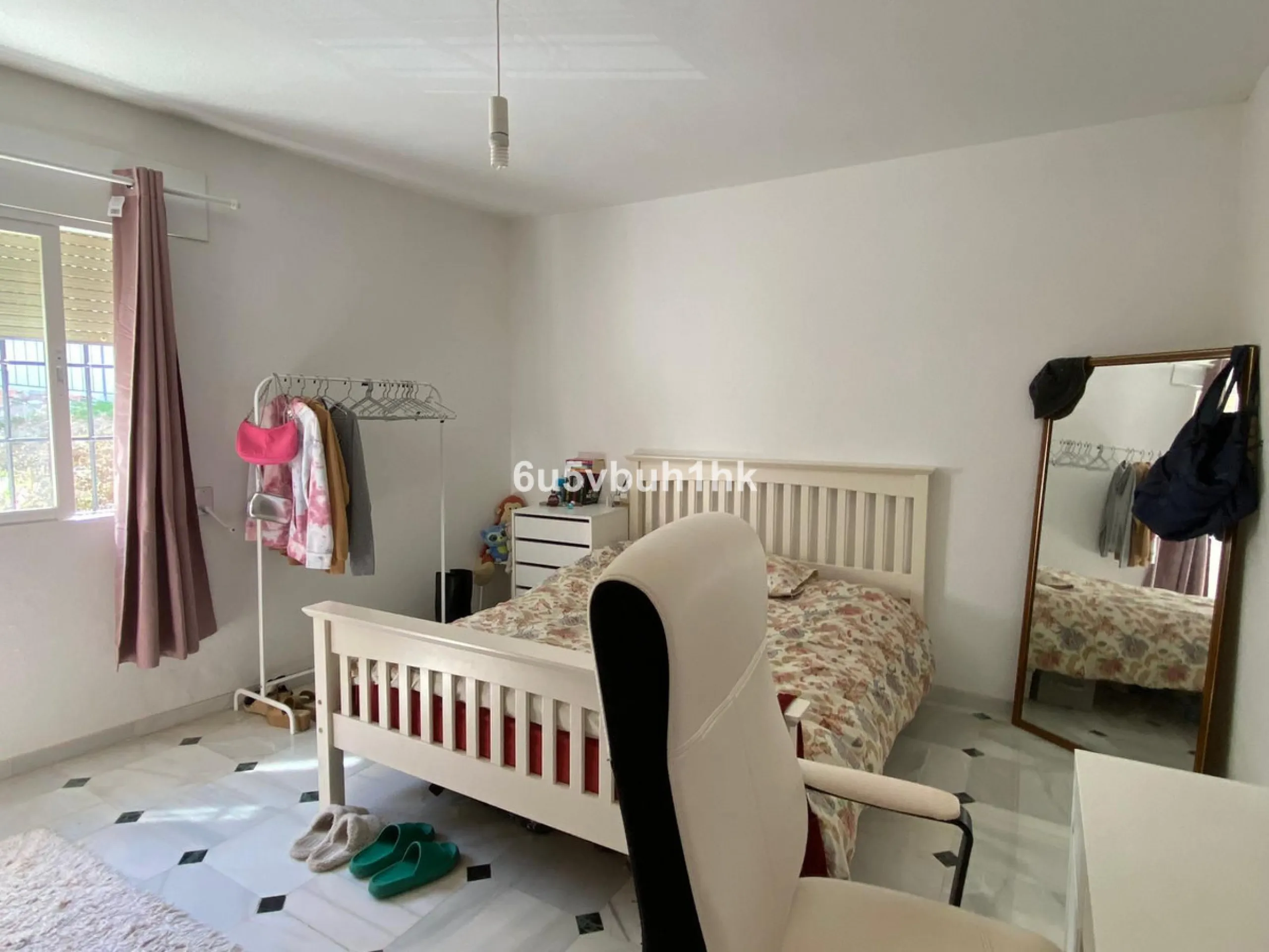 Detached single-family home located in Ojén, distributed over three floors and designed for comfortable and versatile living.