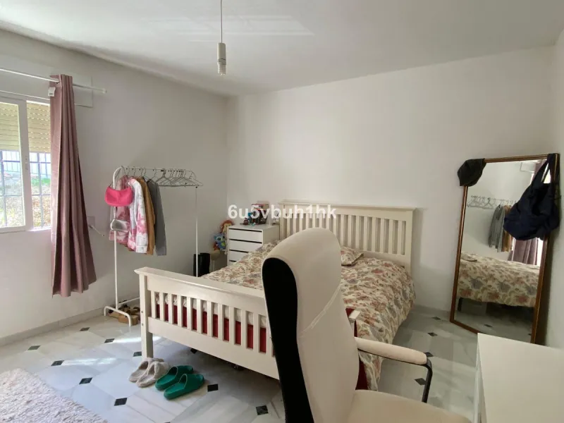 Detached single-family home located in Ojén, distributed over three floors and designed for comfortable and versatile living.