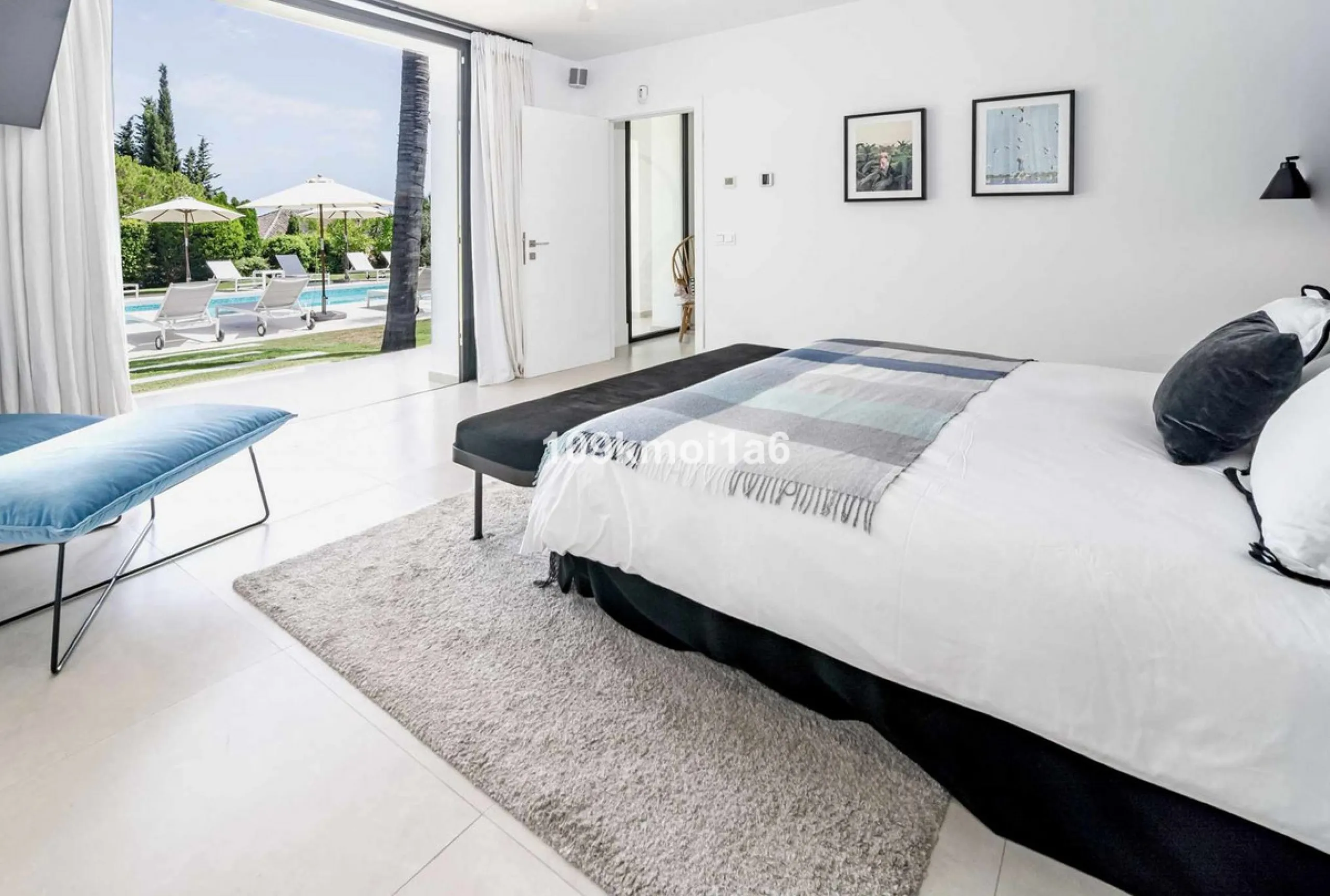 This elegant south east-facing villa is set within a quiet cul-de-sac in Las Brisas, Nueva Andalucía, offering privacy, mature gardens, and open views enhanced by abundant natural light throughout the day. The property blends the charm of a timeless Andal