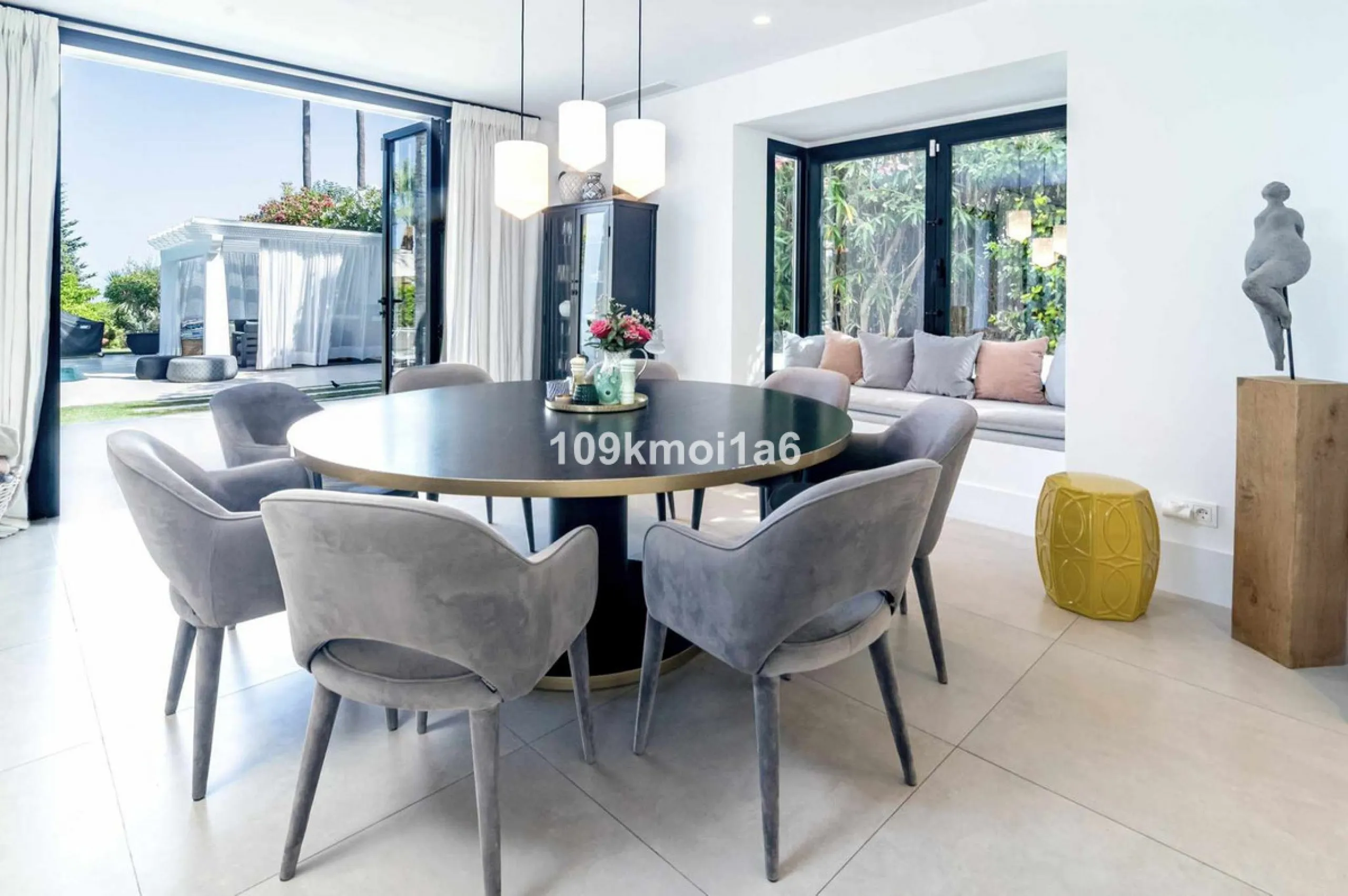This elegant south east-facing villa is set within a quiet cul-de-sac in Las Brisas, Nueva Andalucía, offering privacy, mature gardens, and open views enhanced by abundant natural light throughout the day. The property blends the charm of a timeless Andal