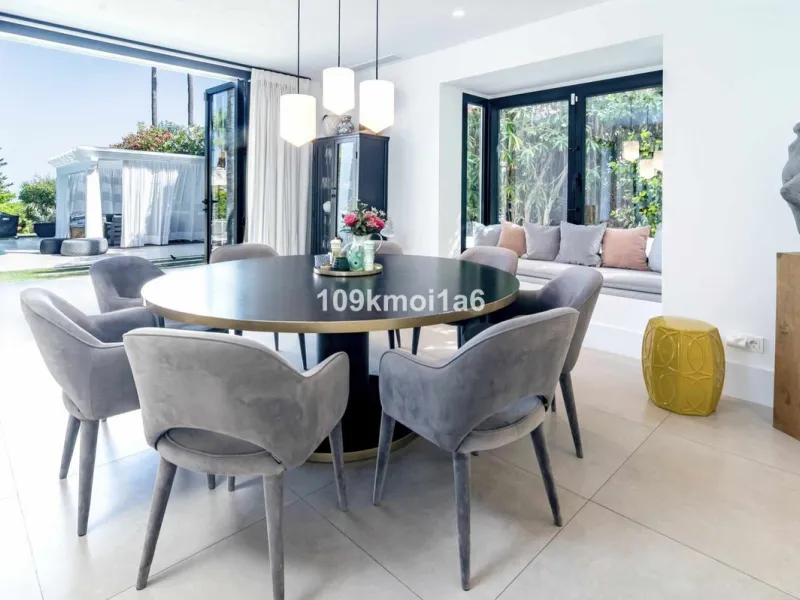 This elegant south east-facing villa is set within a quiet cul-de-sac in Las Brisas, Nueva Andalucía, offering privacy, mature gardens, and open views enhanced by abundant natural light throughout the day. The property blends the charm of a timeless Andal