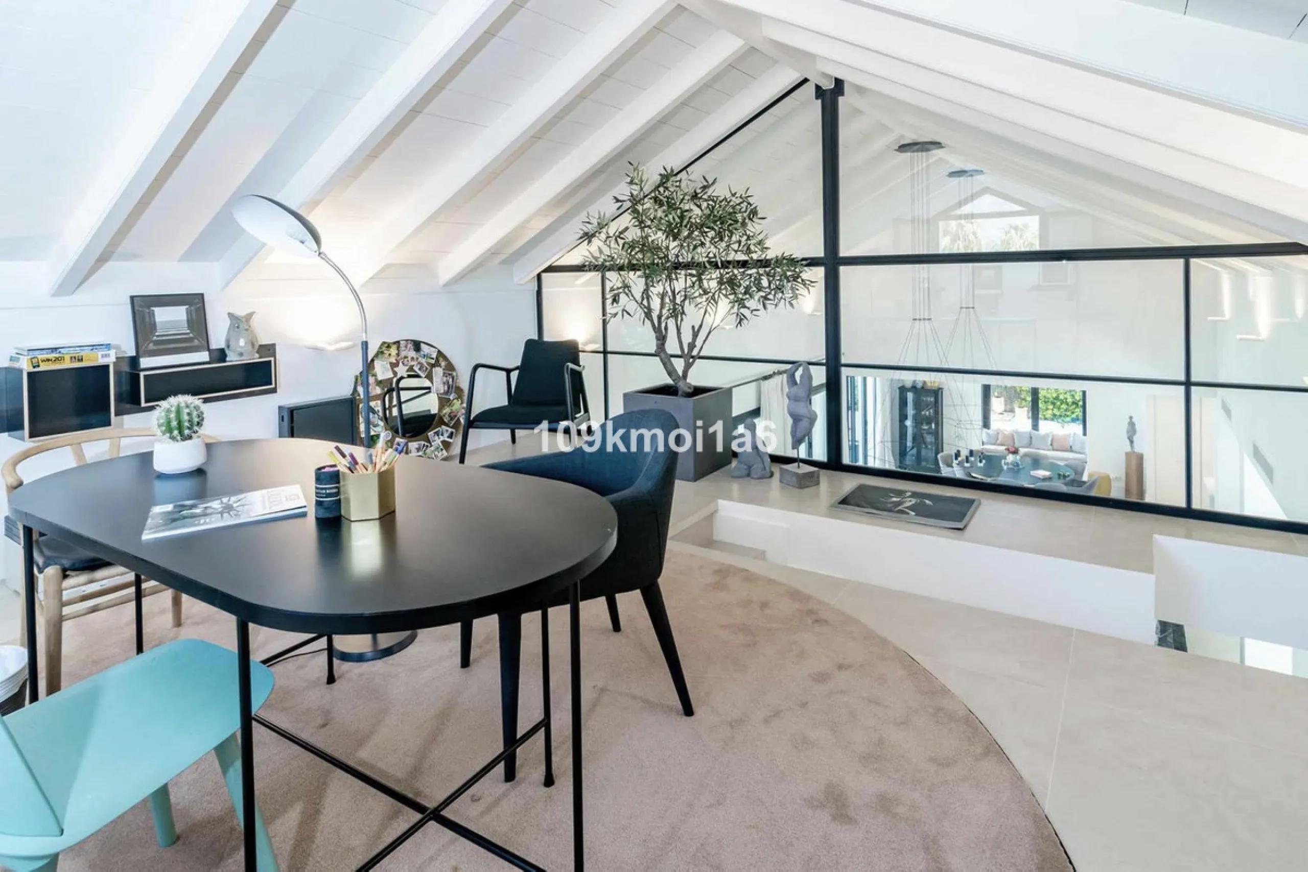 This elegant south east-facing villa is set within a quiet cul-de-sac in Las Brisas, Nueva Andalucía, offering privacy, mature gardens, and open views enhanced by abundant natural light throughout the day. The property blends the charm of a timeless Andal