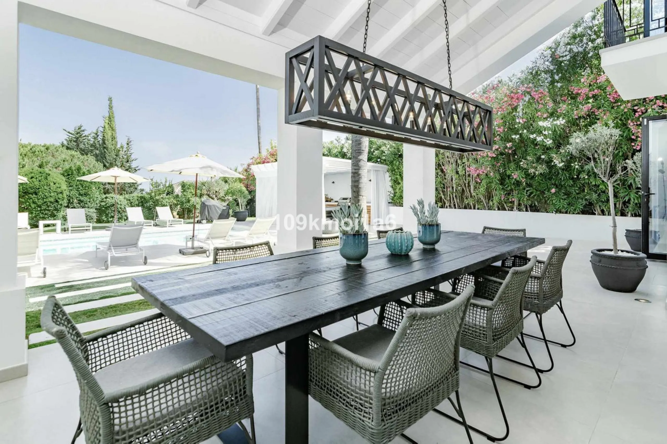 This elegant south east-facing villa is set within a quiet cul-de-sac in Las Brisas, Nueva Andalucía, offering privacy, mature gardens, and open views enhanced by abundant natural light throughout the day. The property blends the charm of a timeless Andal